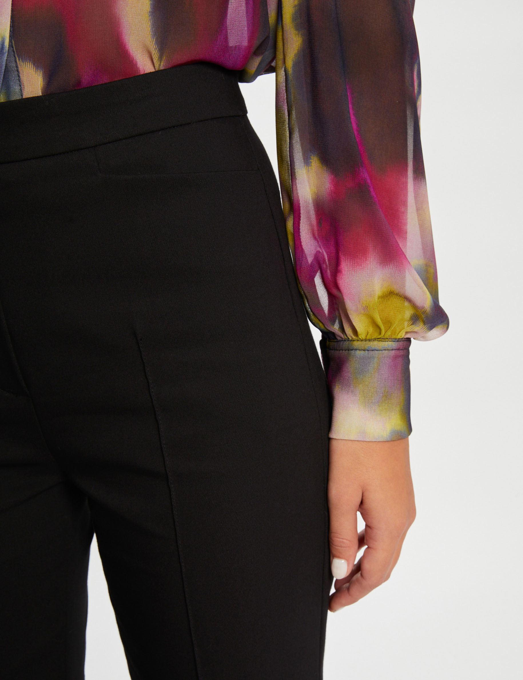 pantalon city flare con pinzas negro mujer Pantalón city flare con pinzas negro mujer