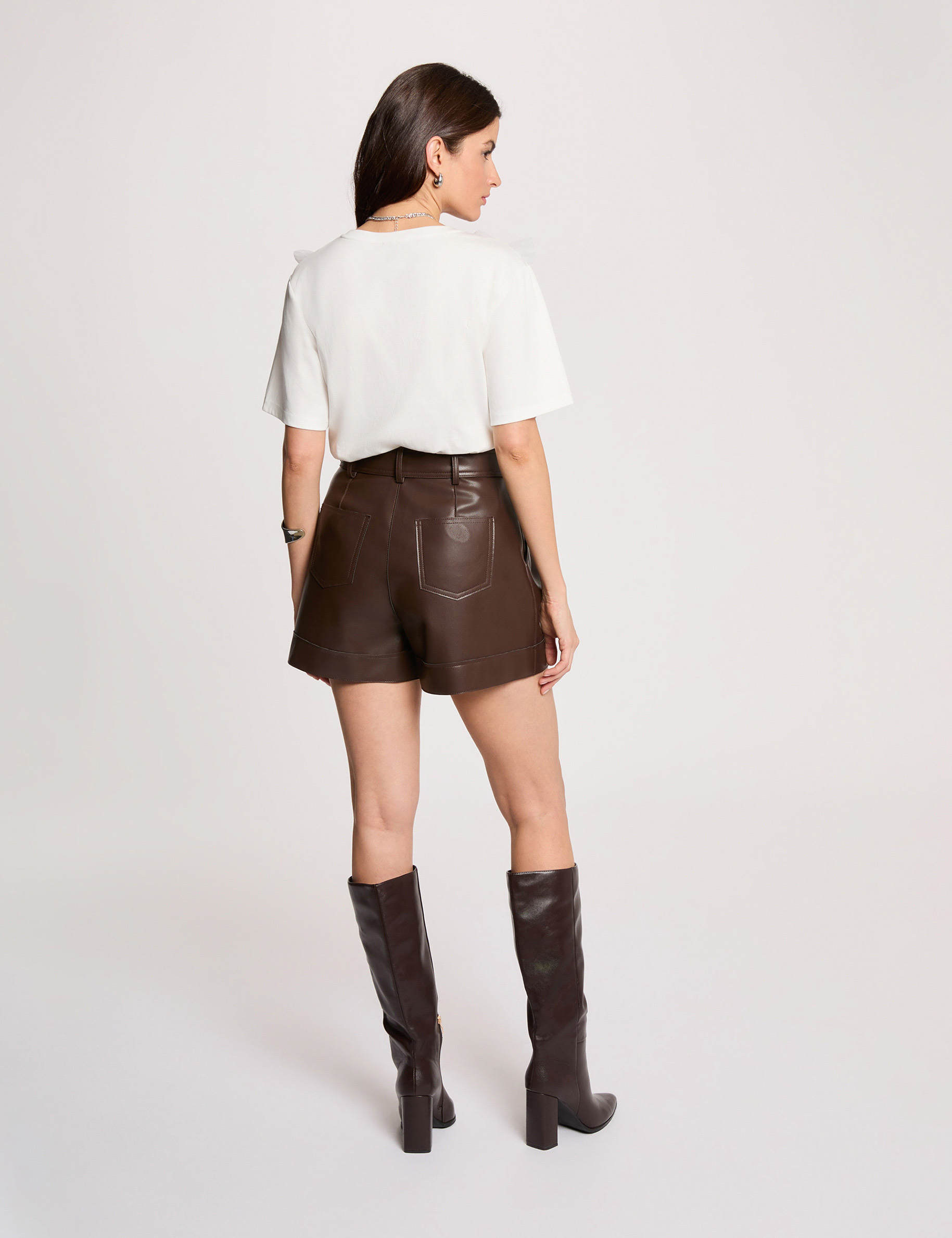 Short ajustado cuero sint&eacute;tico marr&oacute;n mujer