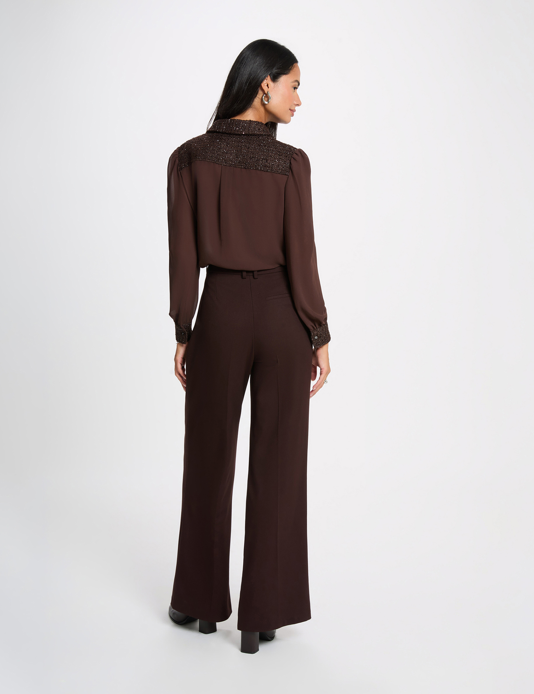 Camisa de tweed con cuello vuelto marr&oacute;n oscuro mujer