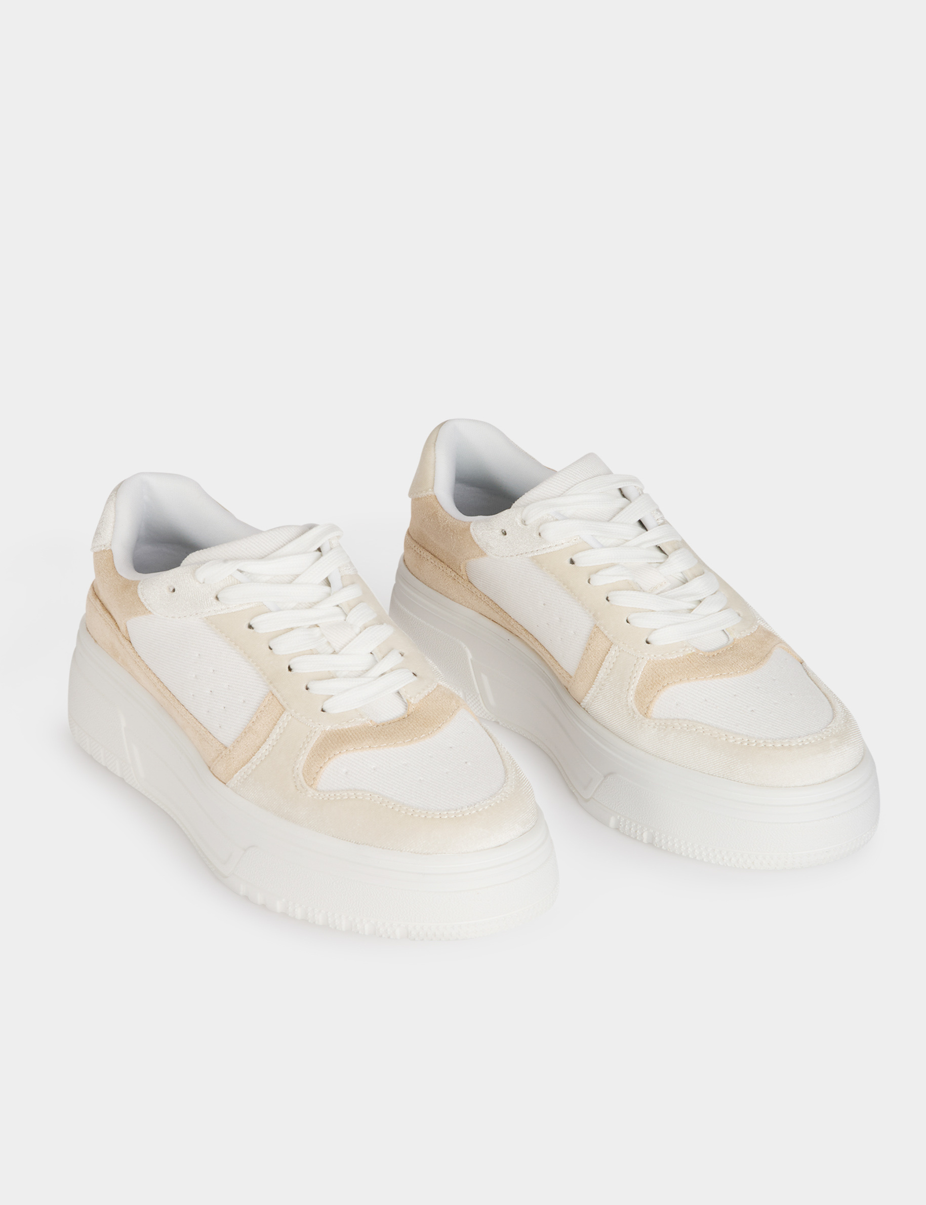 Zapatillas con plataformas beige mujer