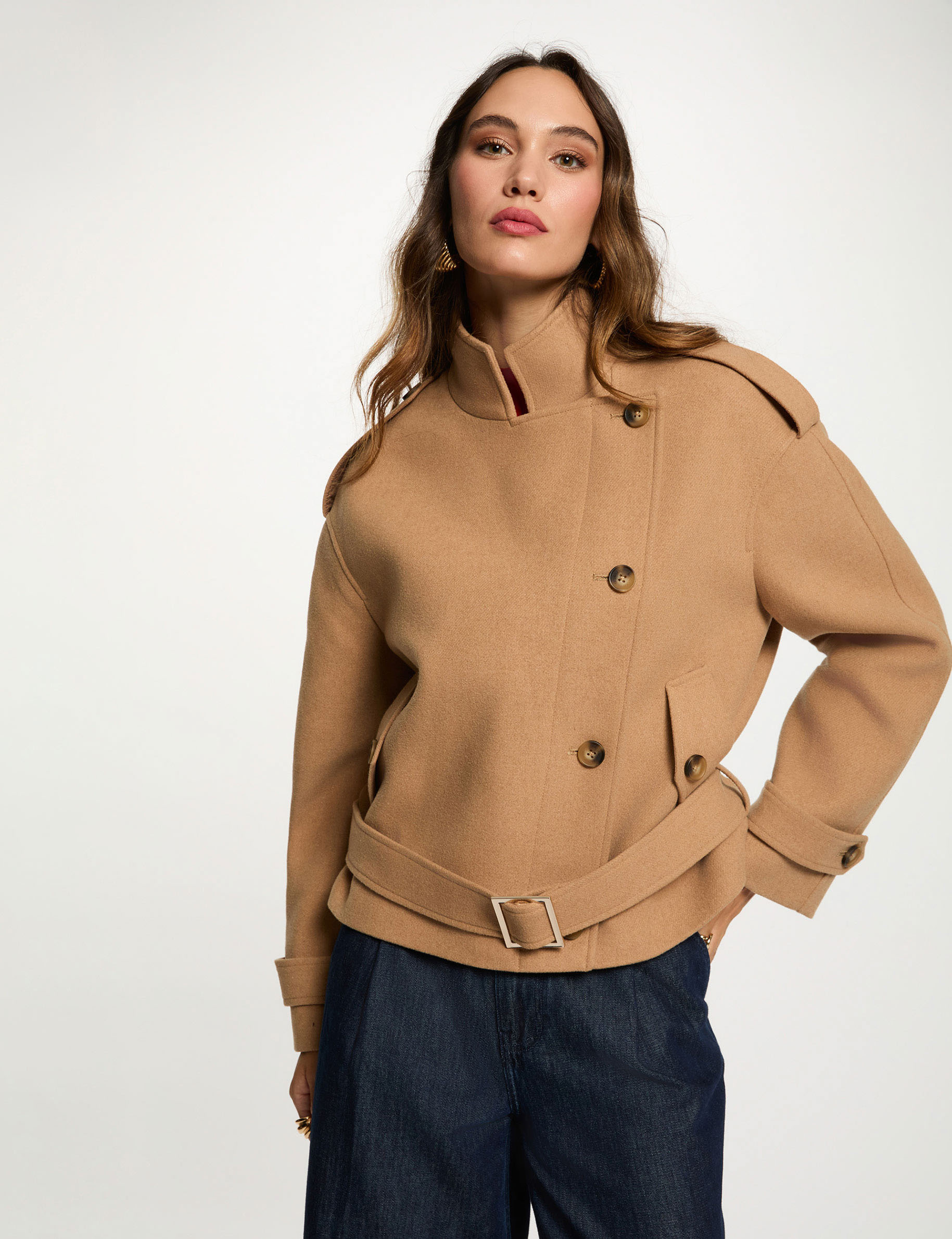 Abrigo corto oversize beige mujer
