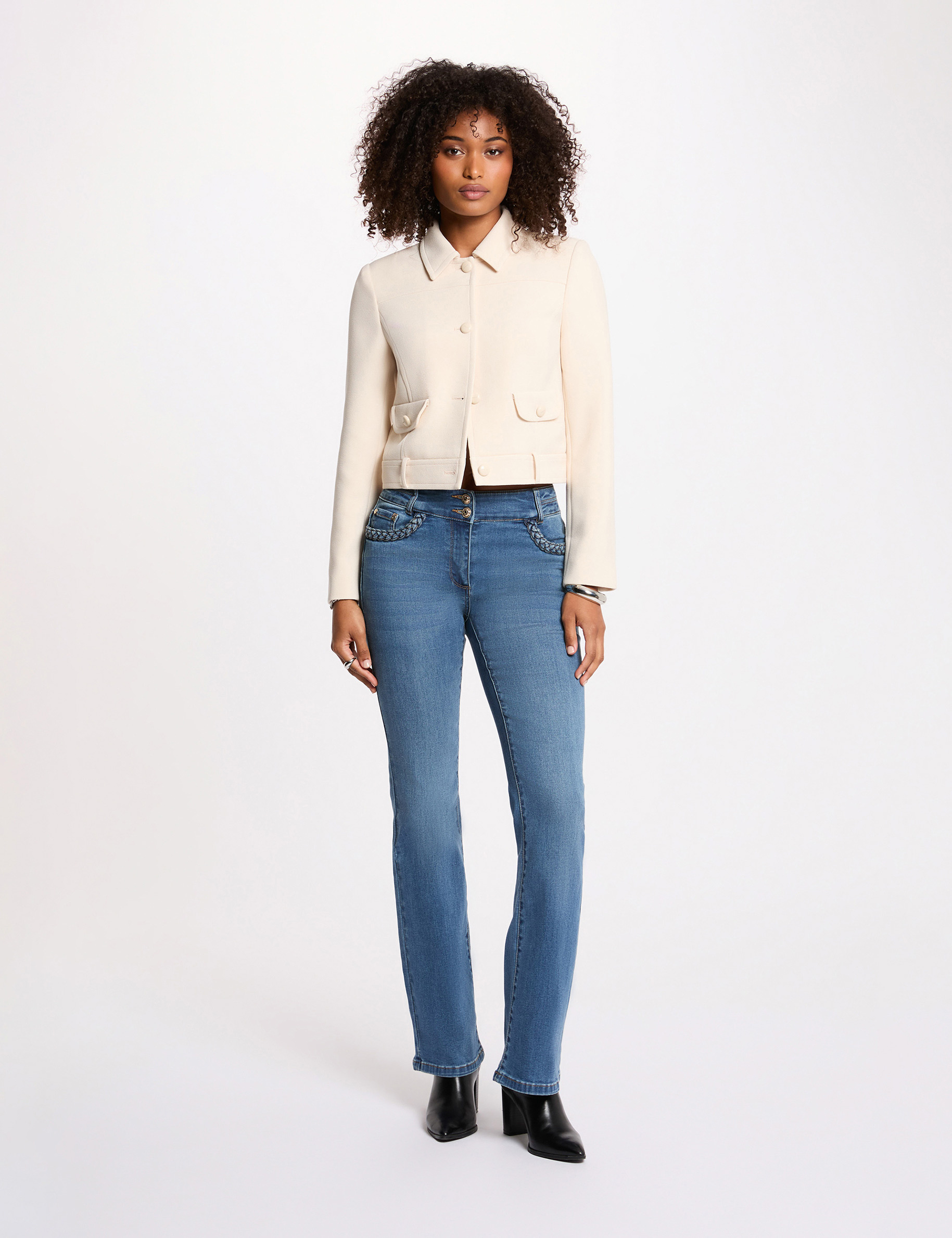 Chaqueta corta creme mujer