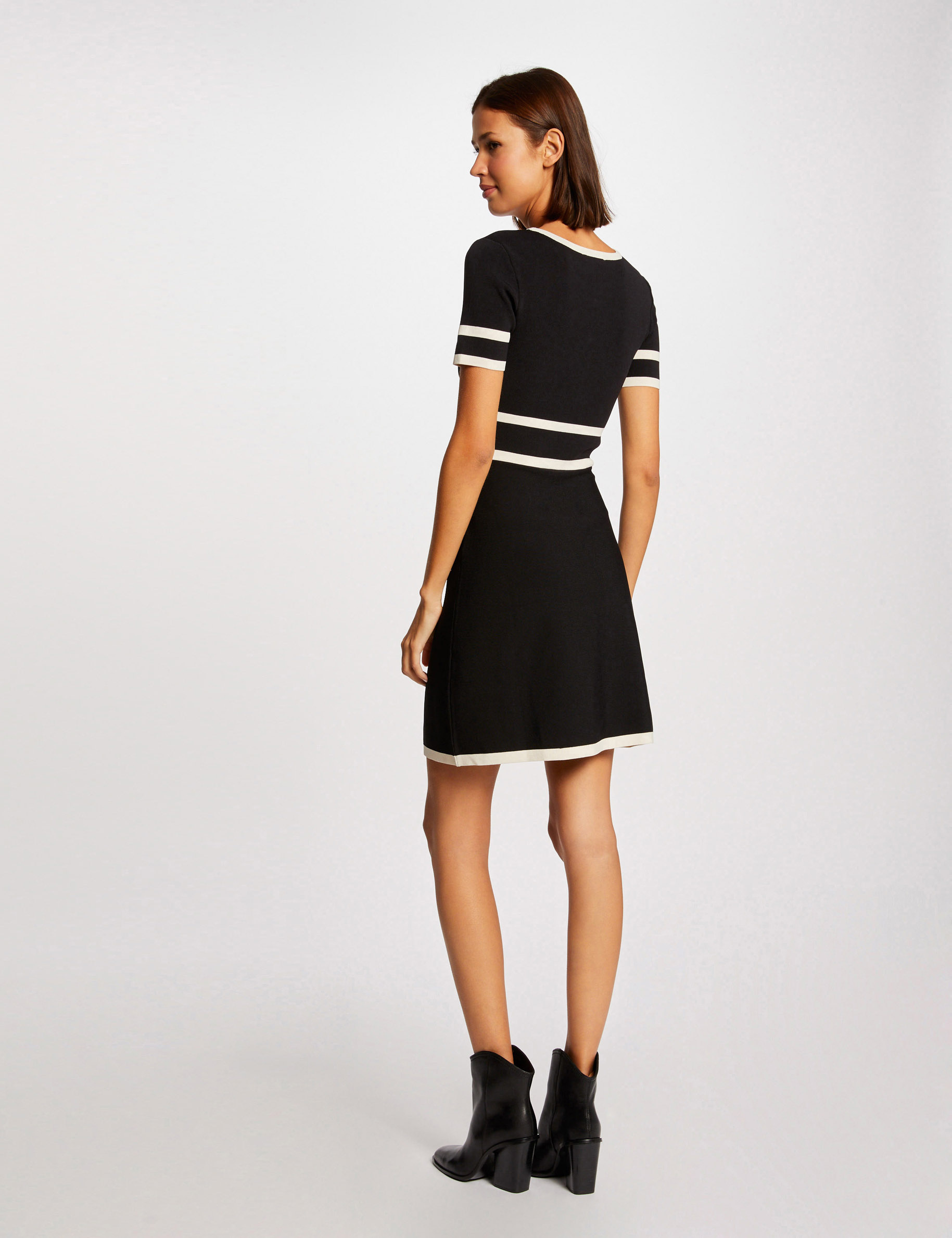 Vestido de punto recto con manga corta negro mujer