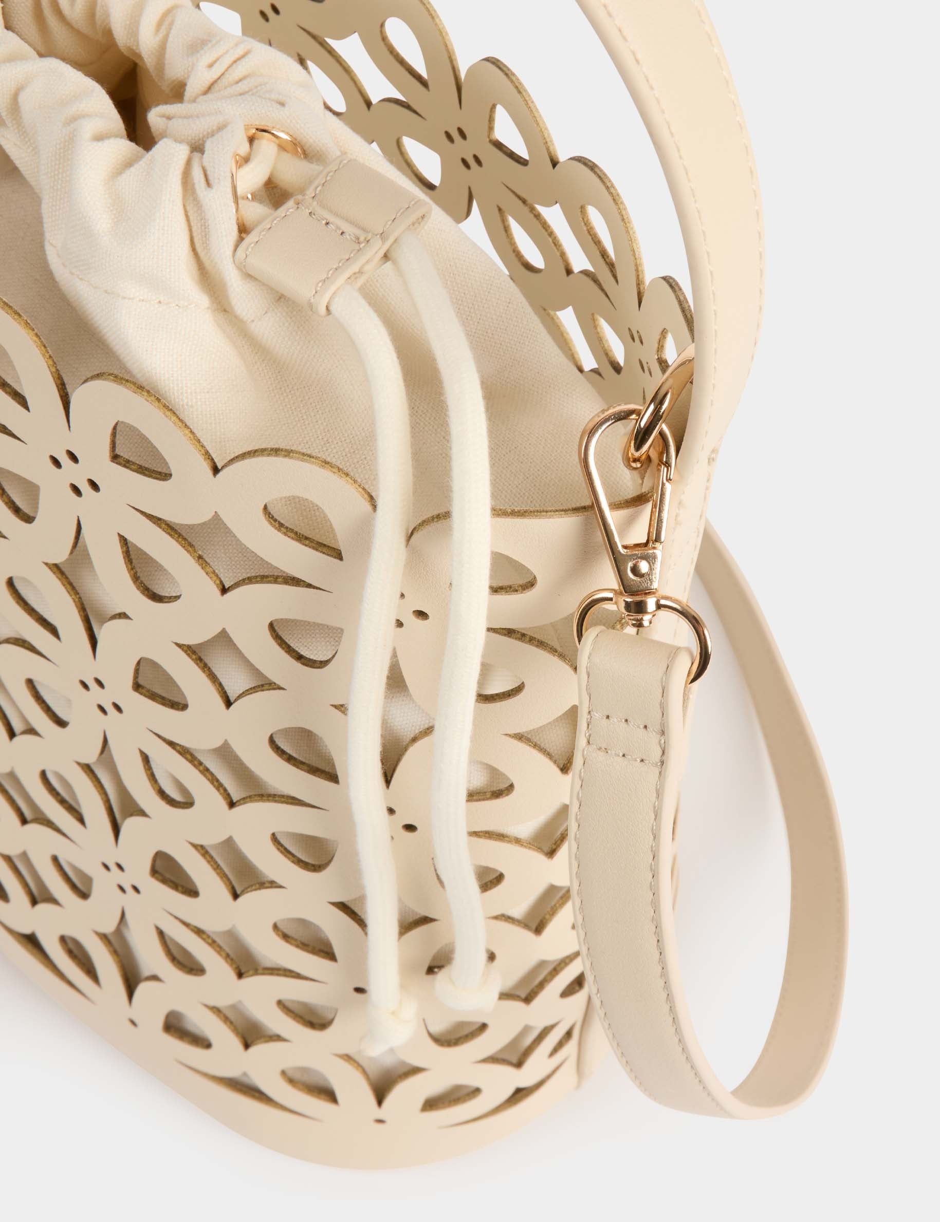 Bolso tipo cubo troquelado blanco mujer