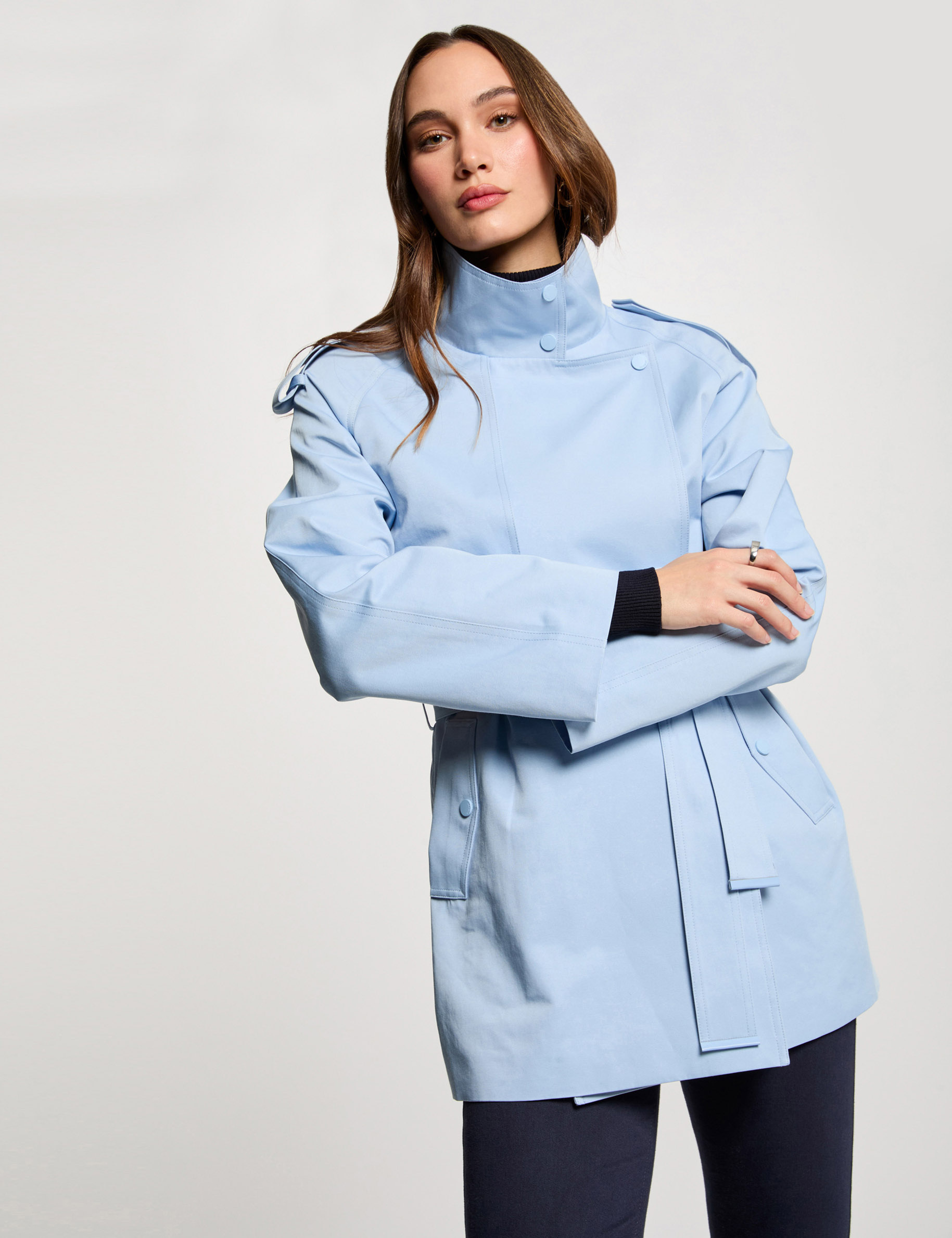 gabardina corta holgada azul cielo mujer Gabardina corta holgada azul cielo mujer