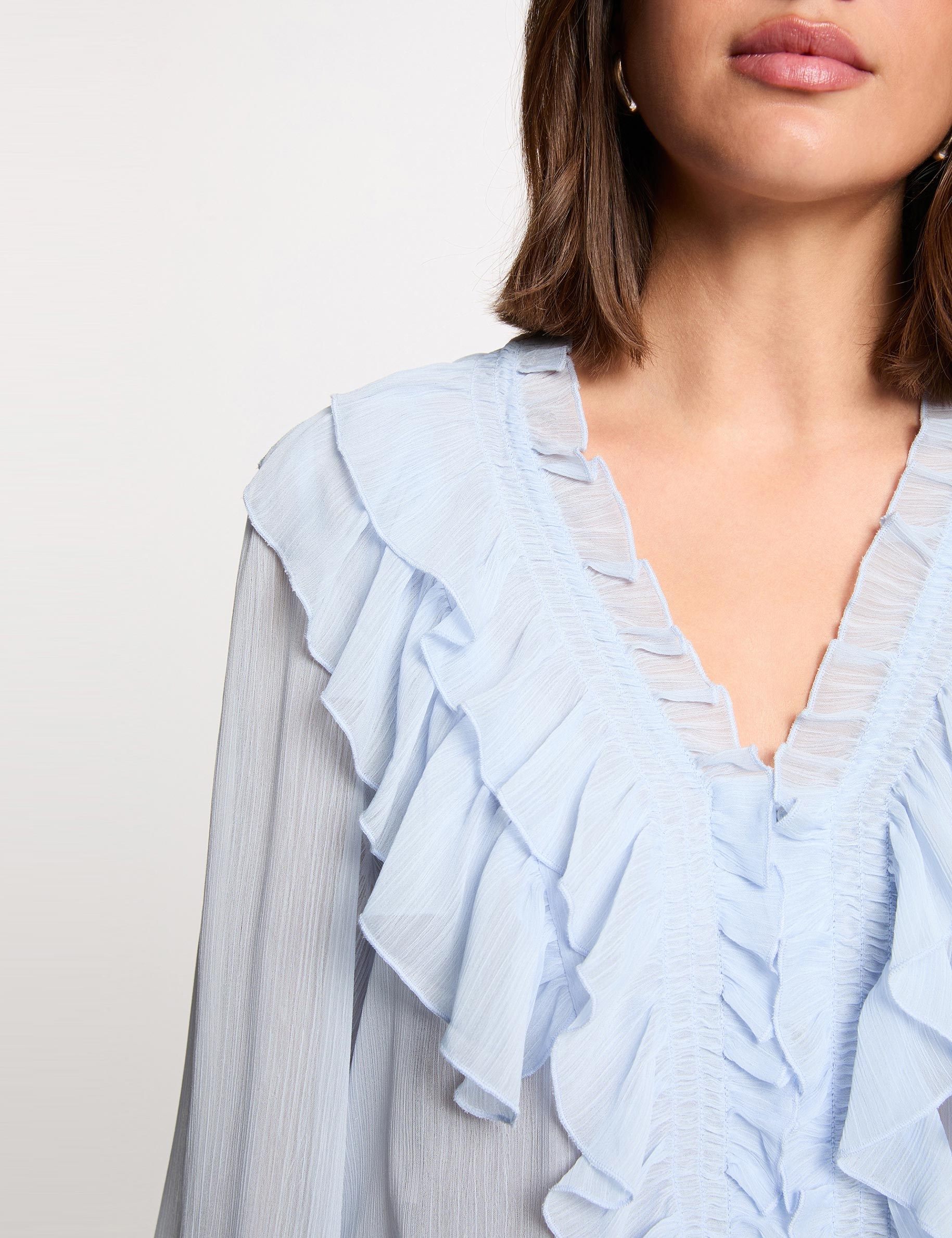 Camisa fluida con cuello en v azul cielo mujer