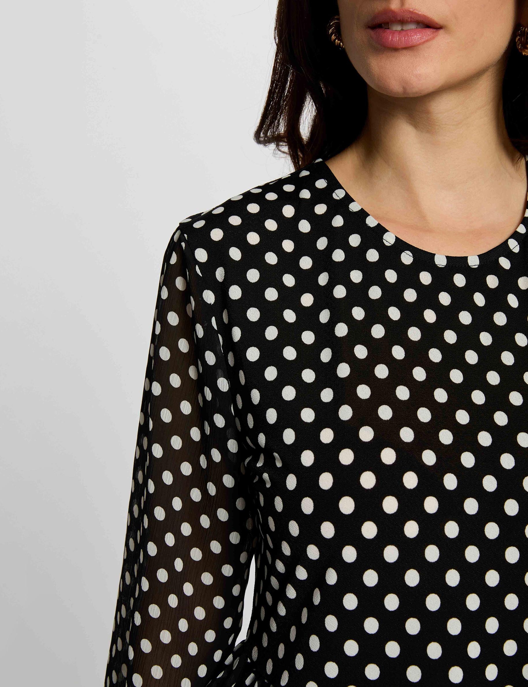 Camiseta de gasa con cuello redondo negro mujer