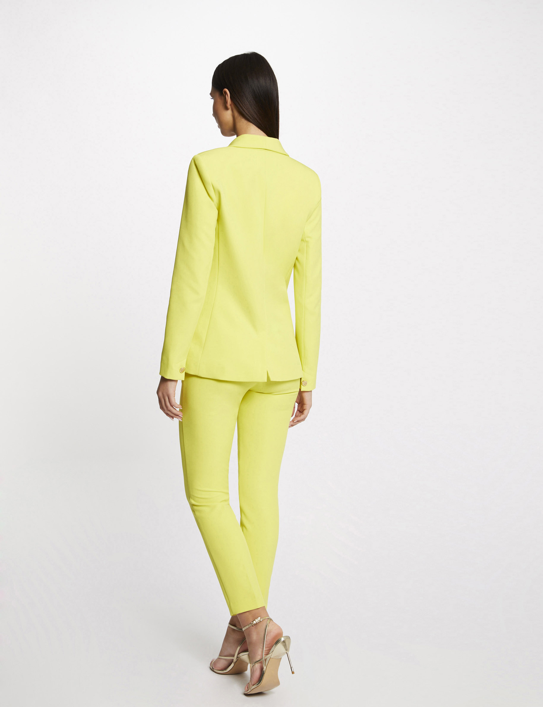 Pantalón city ajustado estilo corto amarillo mujer Pantalón city ajustado estilo corto amarillo mujer