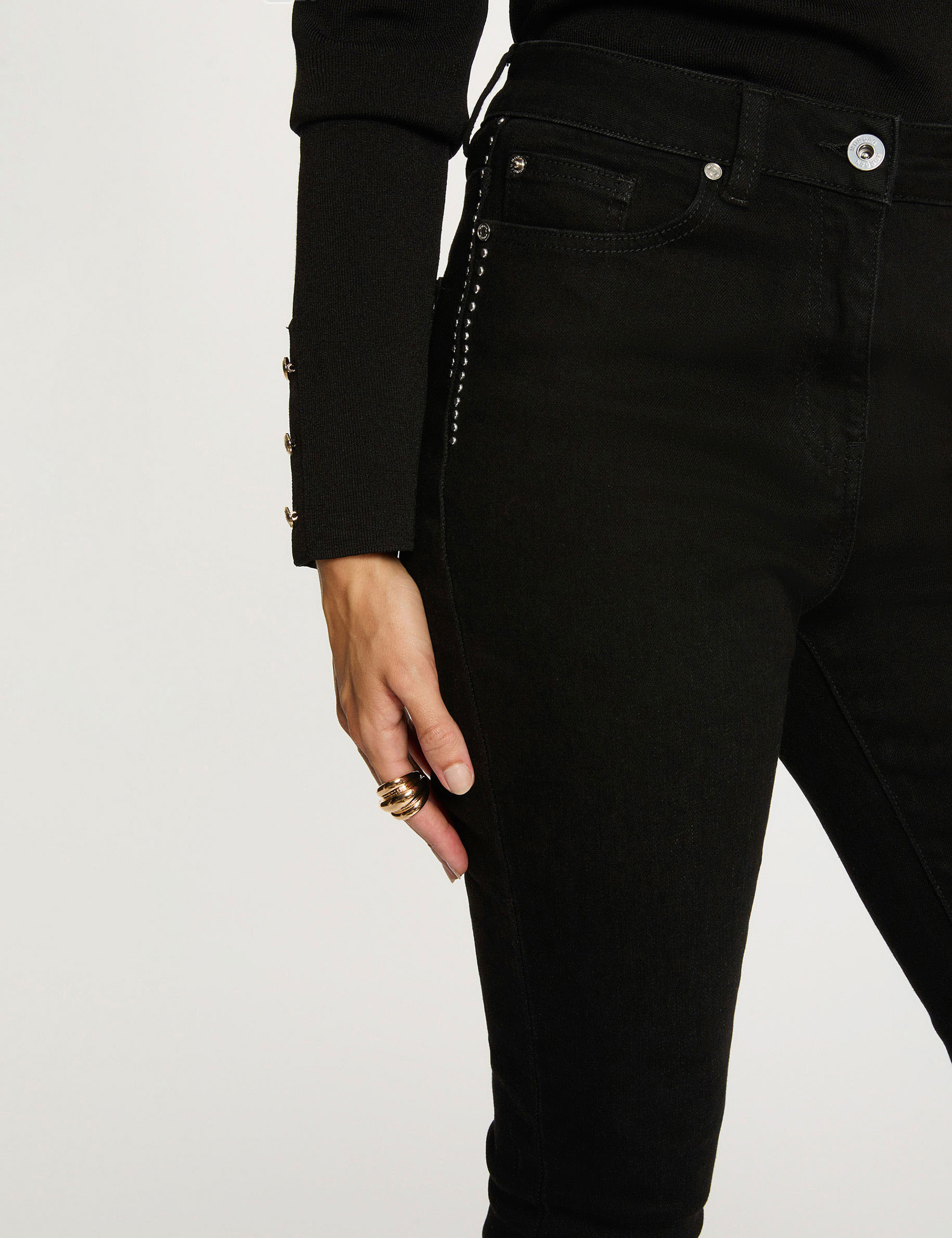 Vaquero slim con tachuelas negro mujer