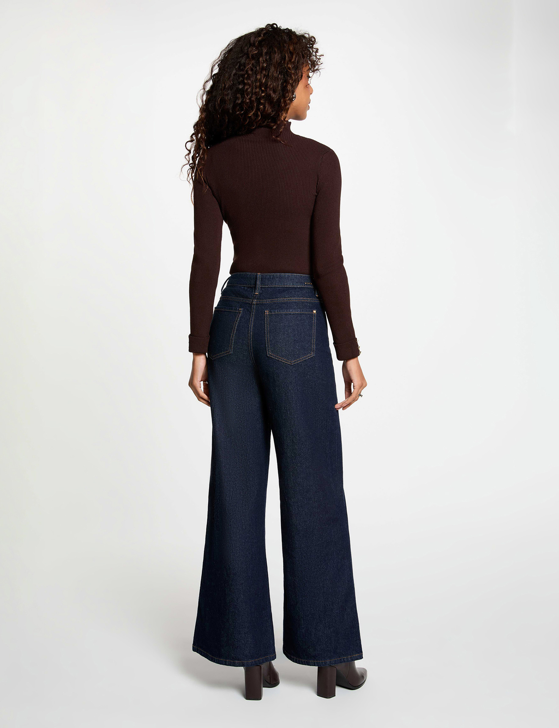Jersey de cuello alto marr&oacute;n oscuro mujer