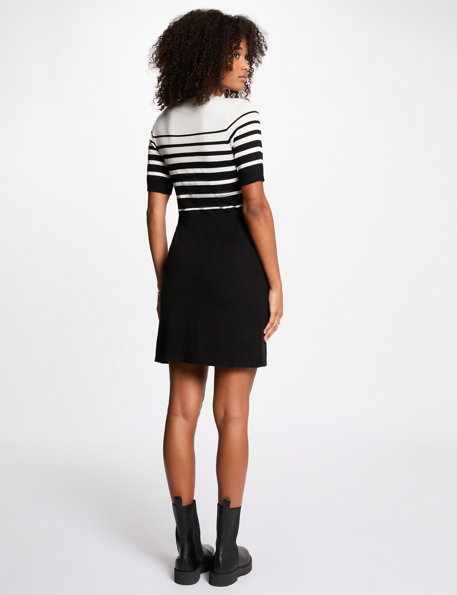 Vestido de punto corto ajustado negro mujer