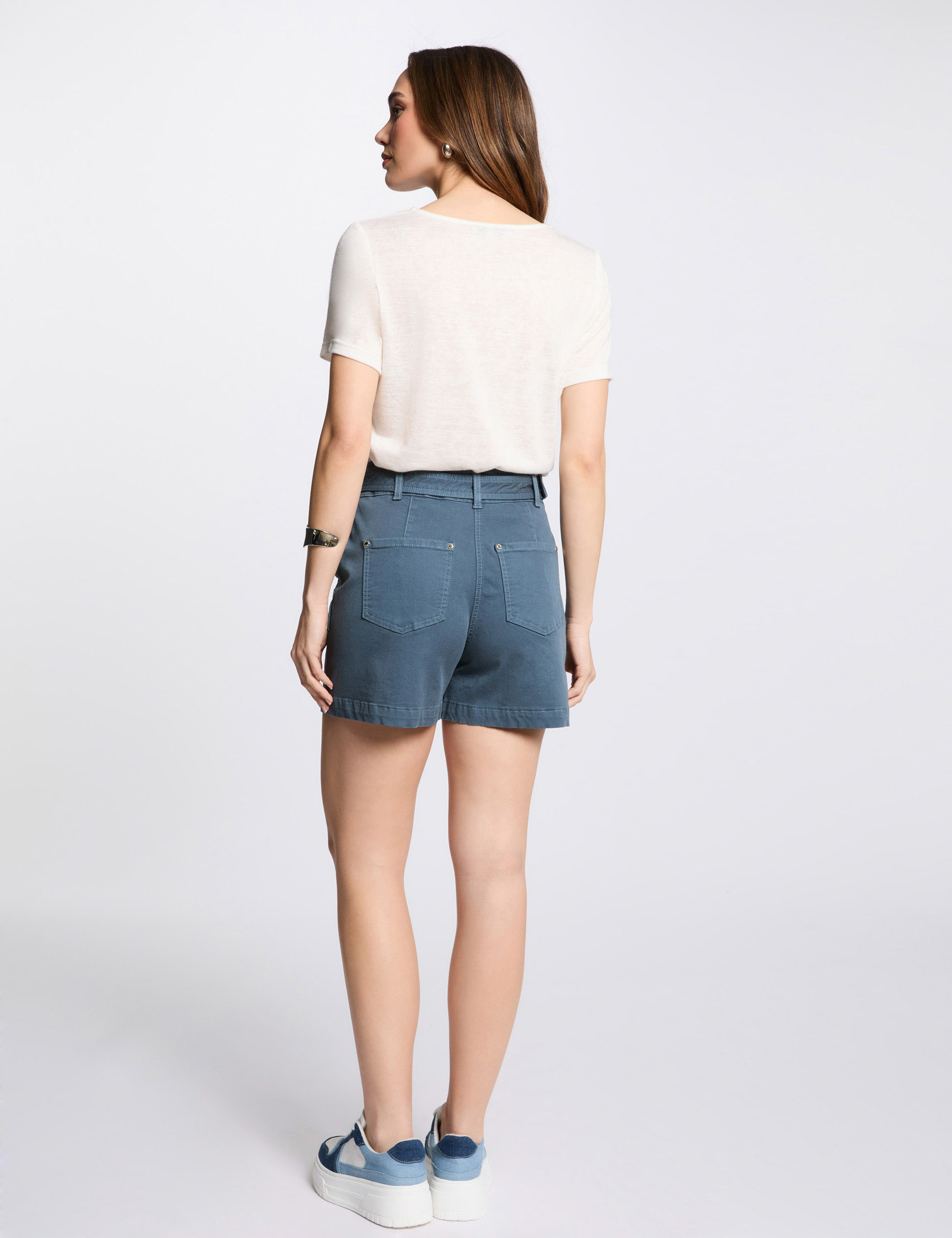 short cargo con cinturon azul petroleo mujer Short cargo con cinturón azul petróleo mujer