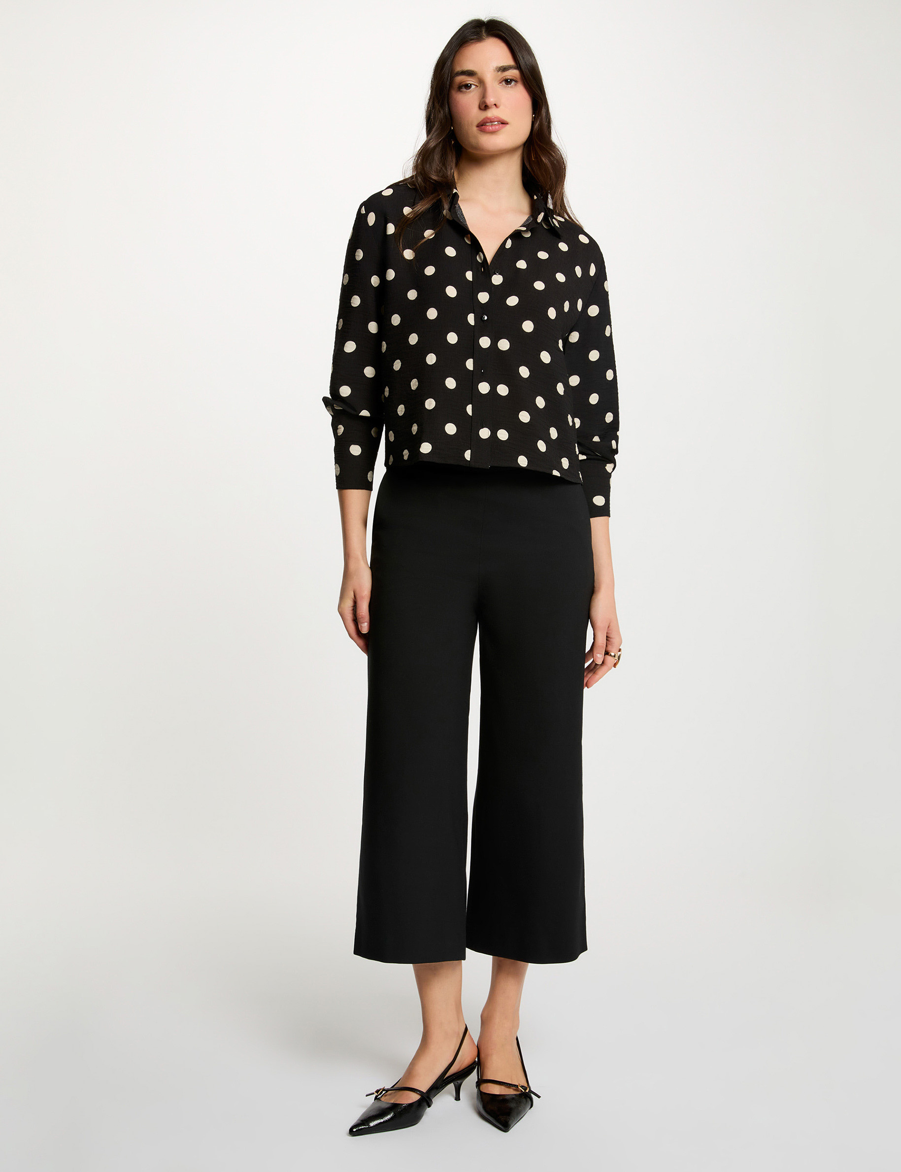 Camisa cropped de lunares negro mujer