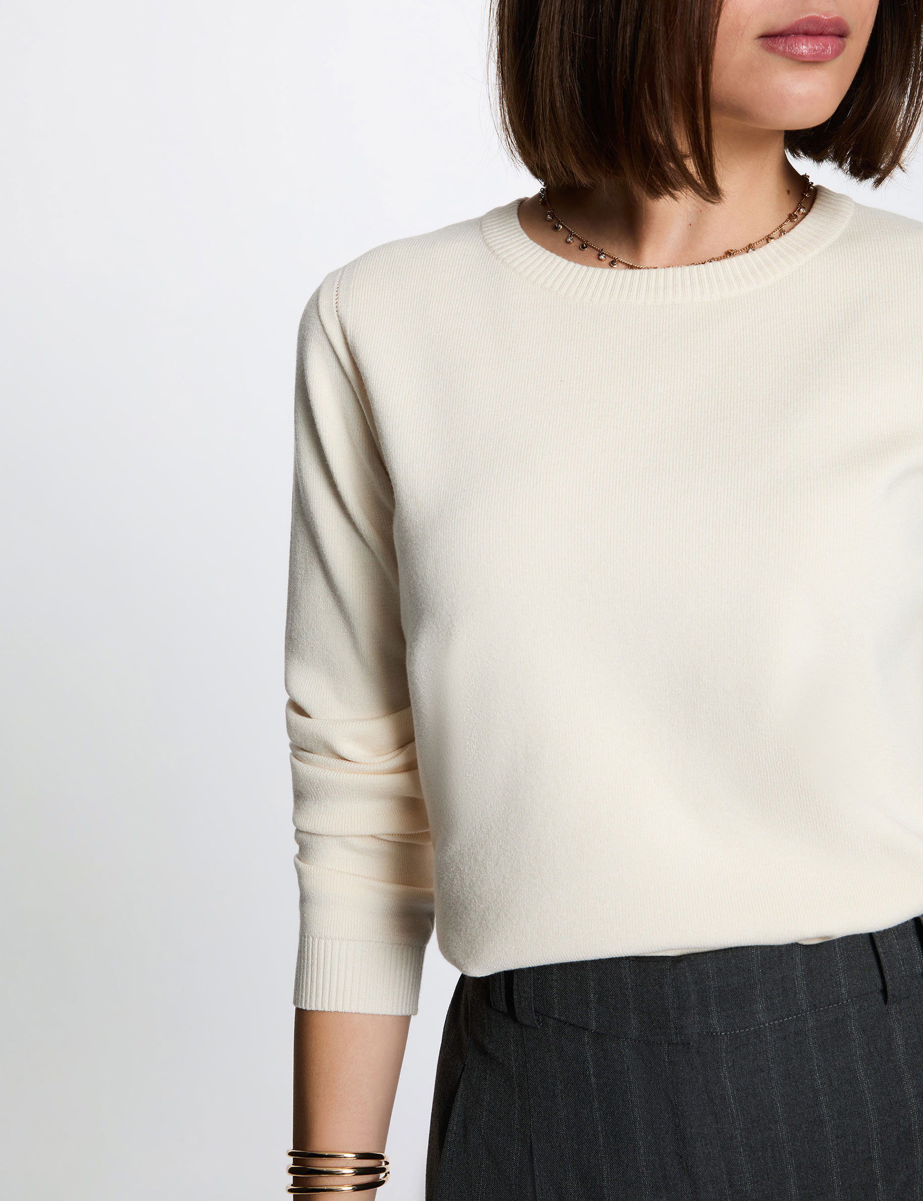 Jersey de punto con relieve marfil mujer