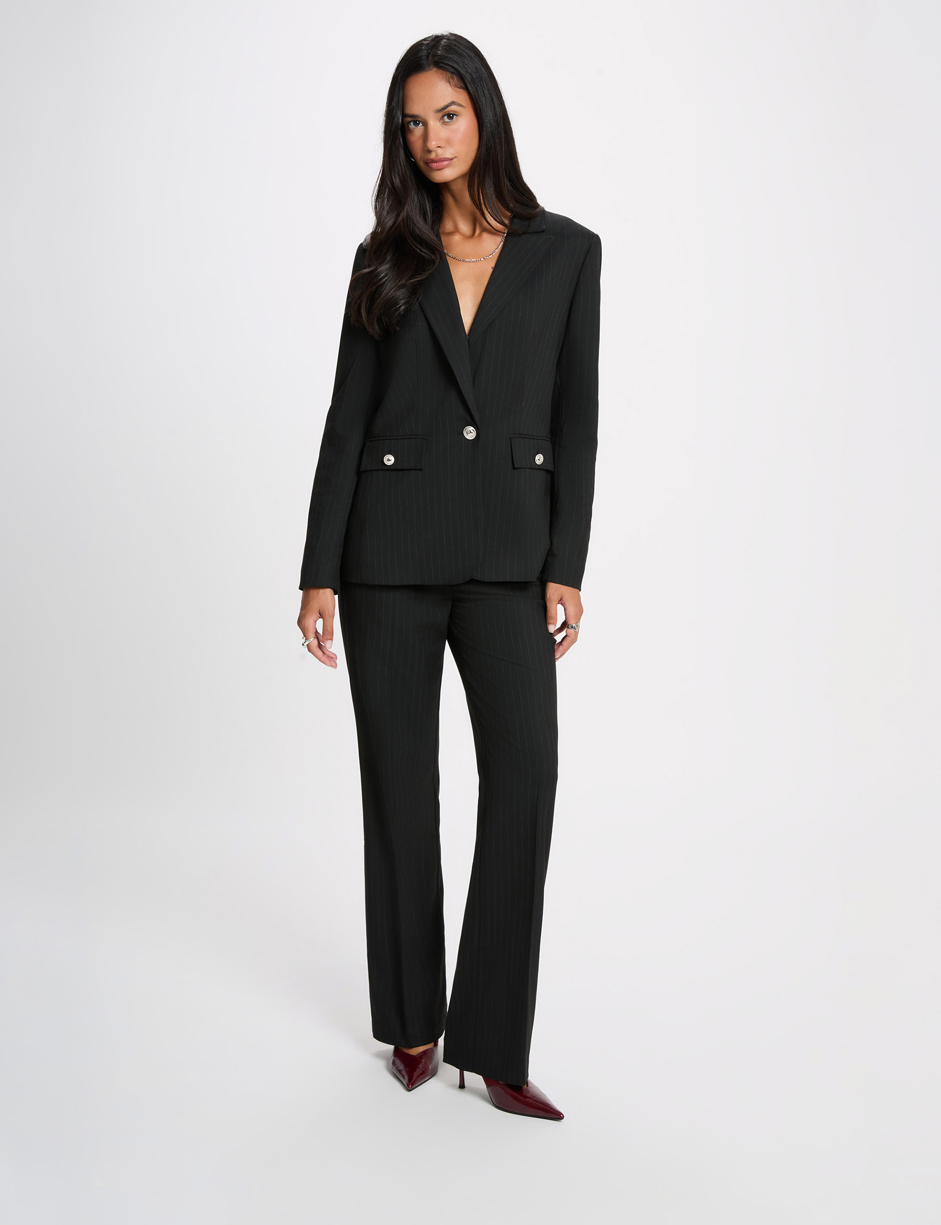 Pantal&oacute;n recto de tiro alto negro mujer