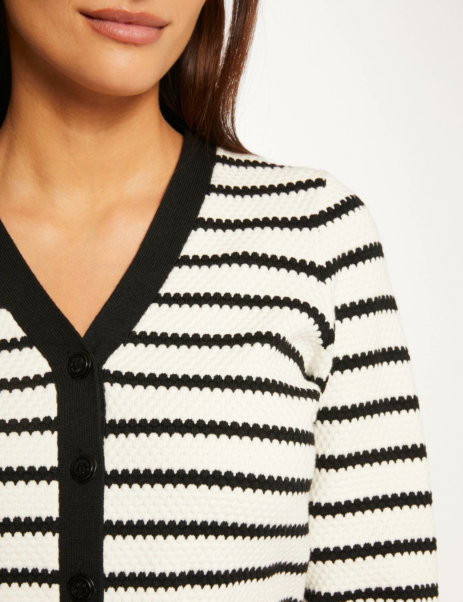cardigan abotonado escote en v y rayas crudo mujer Cárdigan abotonado escote en V y rayas crudo mujer