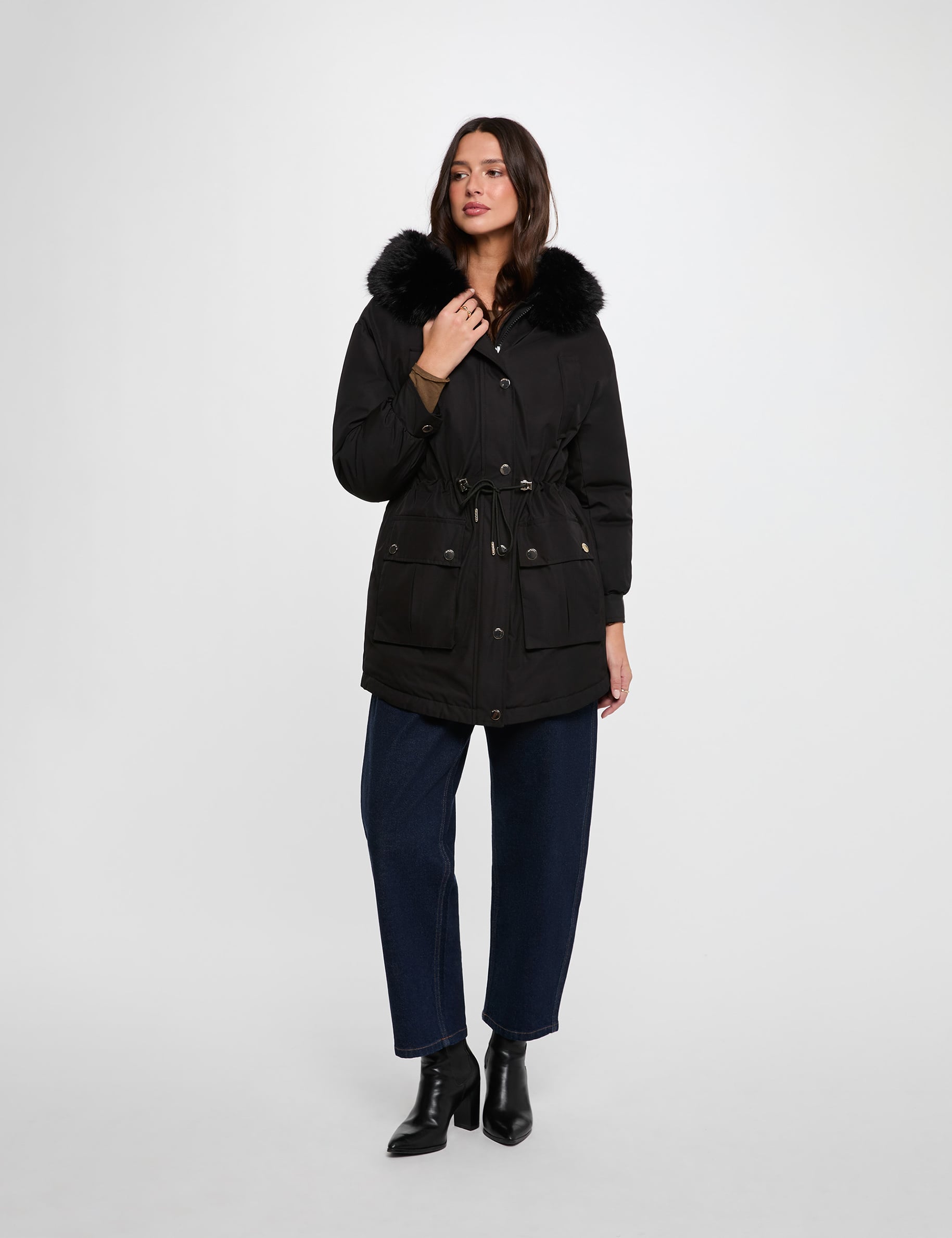 Parka con cuello de pelo negro mujer