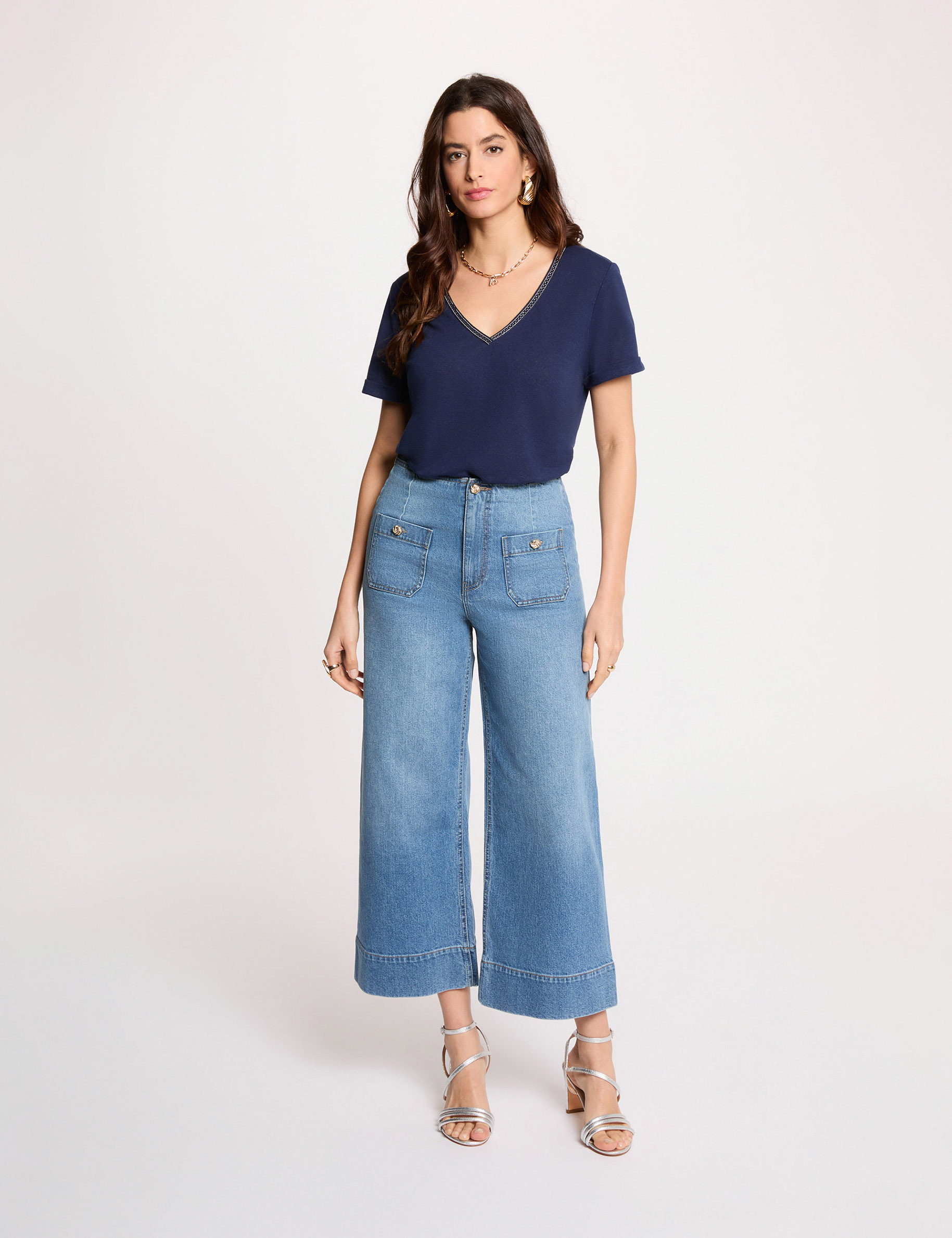 Camiseta con cuello en v con perlas azul marino mujer