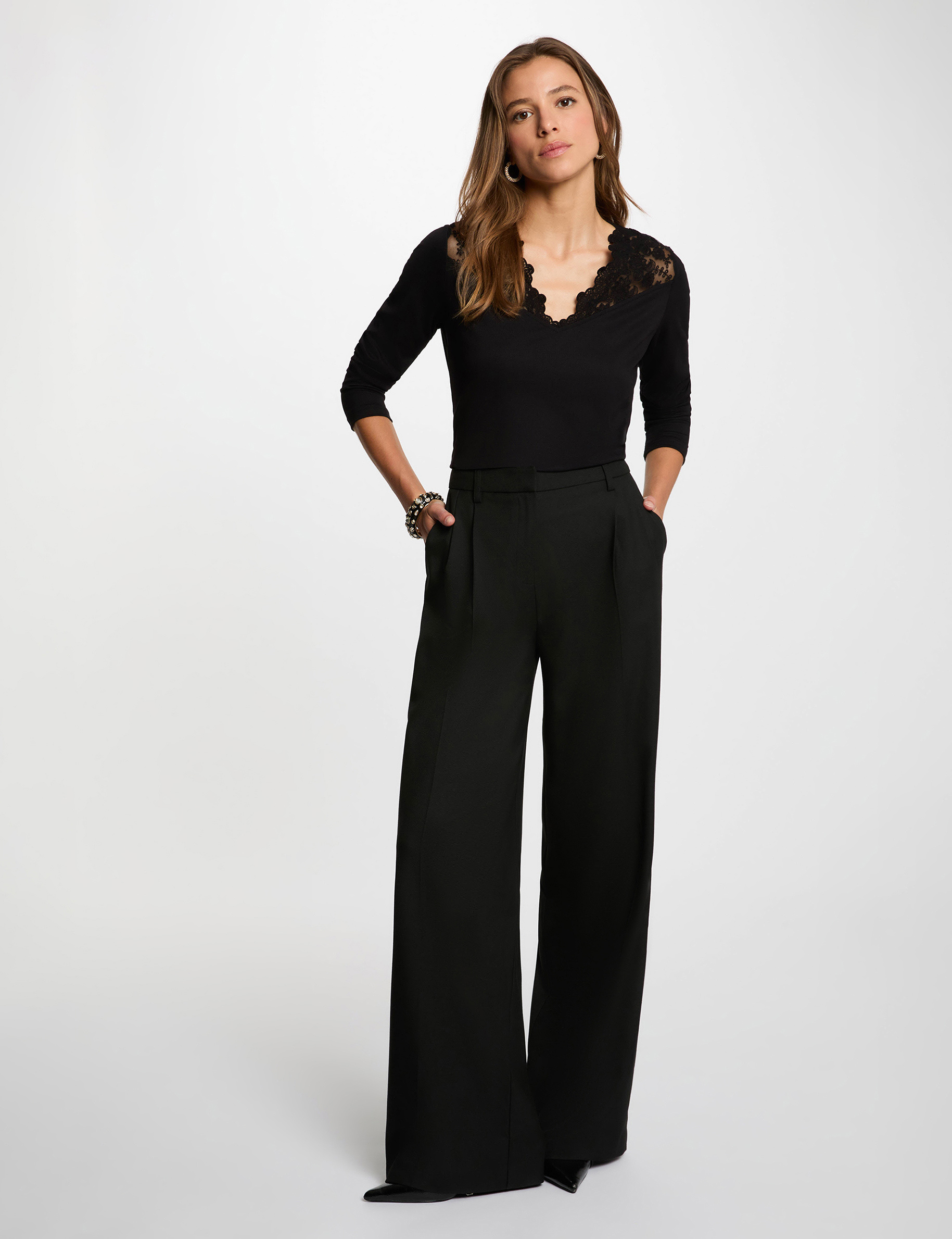 Camiseta cuello v encaje negro mujer