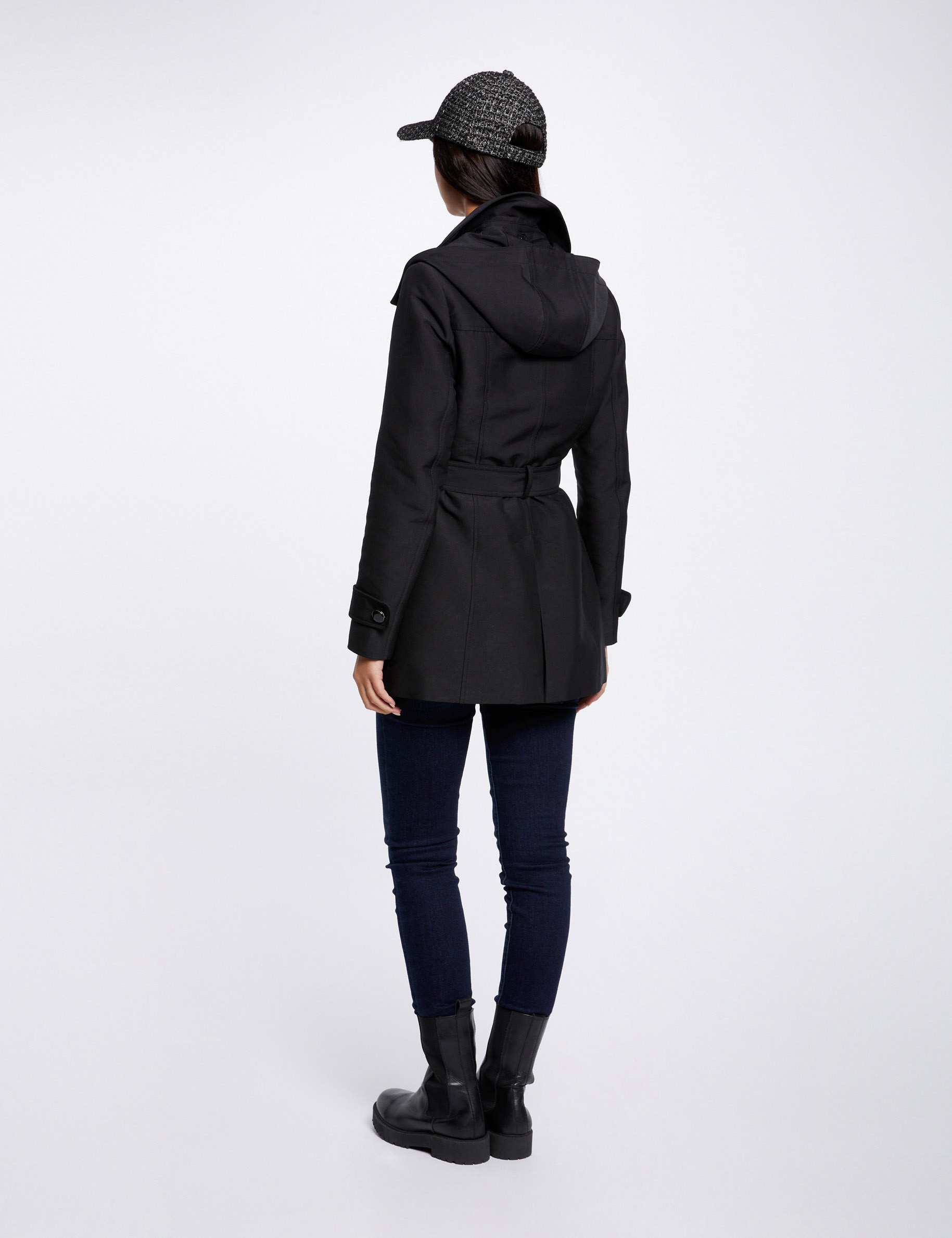 Gabardina entallada cintur&oacute;n y capucha negro mujer