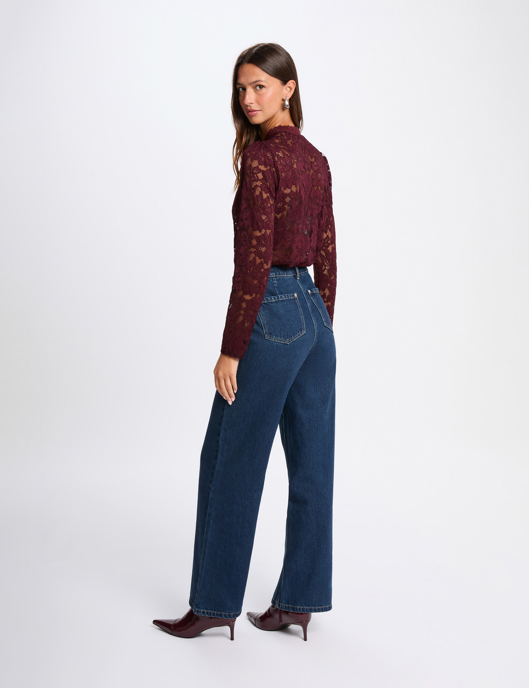 Camiseta encaje cuello alto ciruela mujer