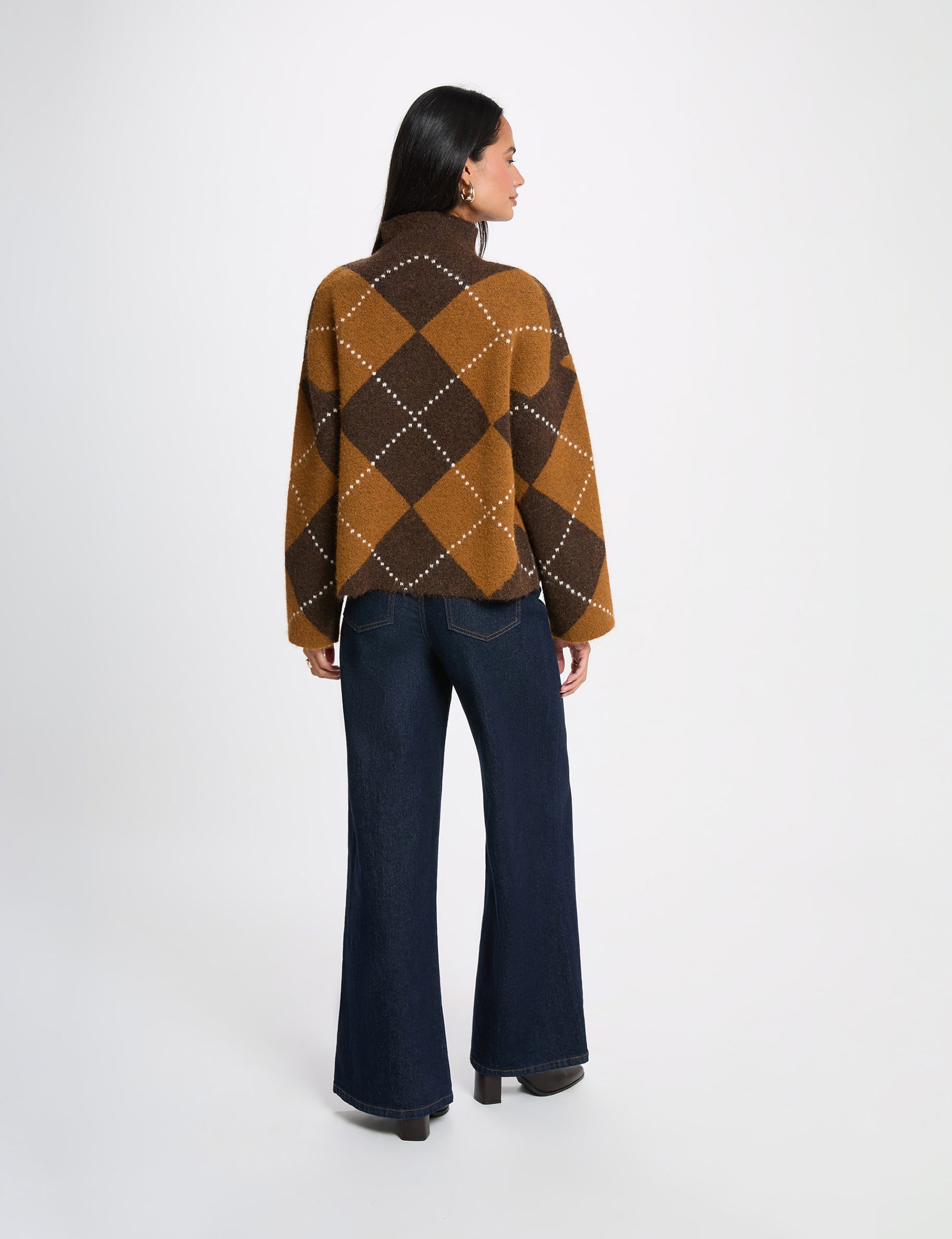 Jersey de cuello alto marr&oacute;n mujer