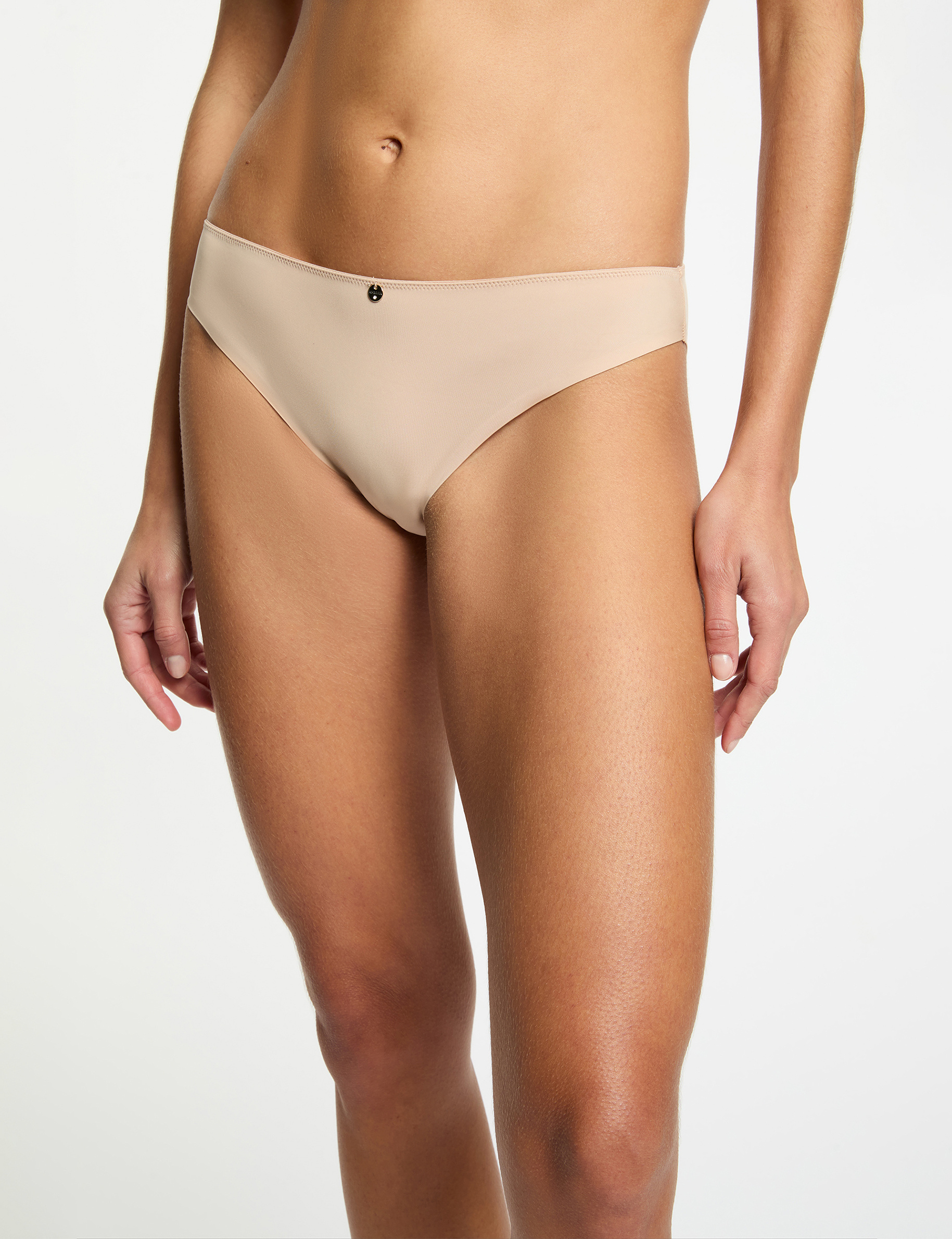 Tanga beige mujer