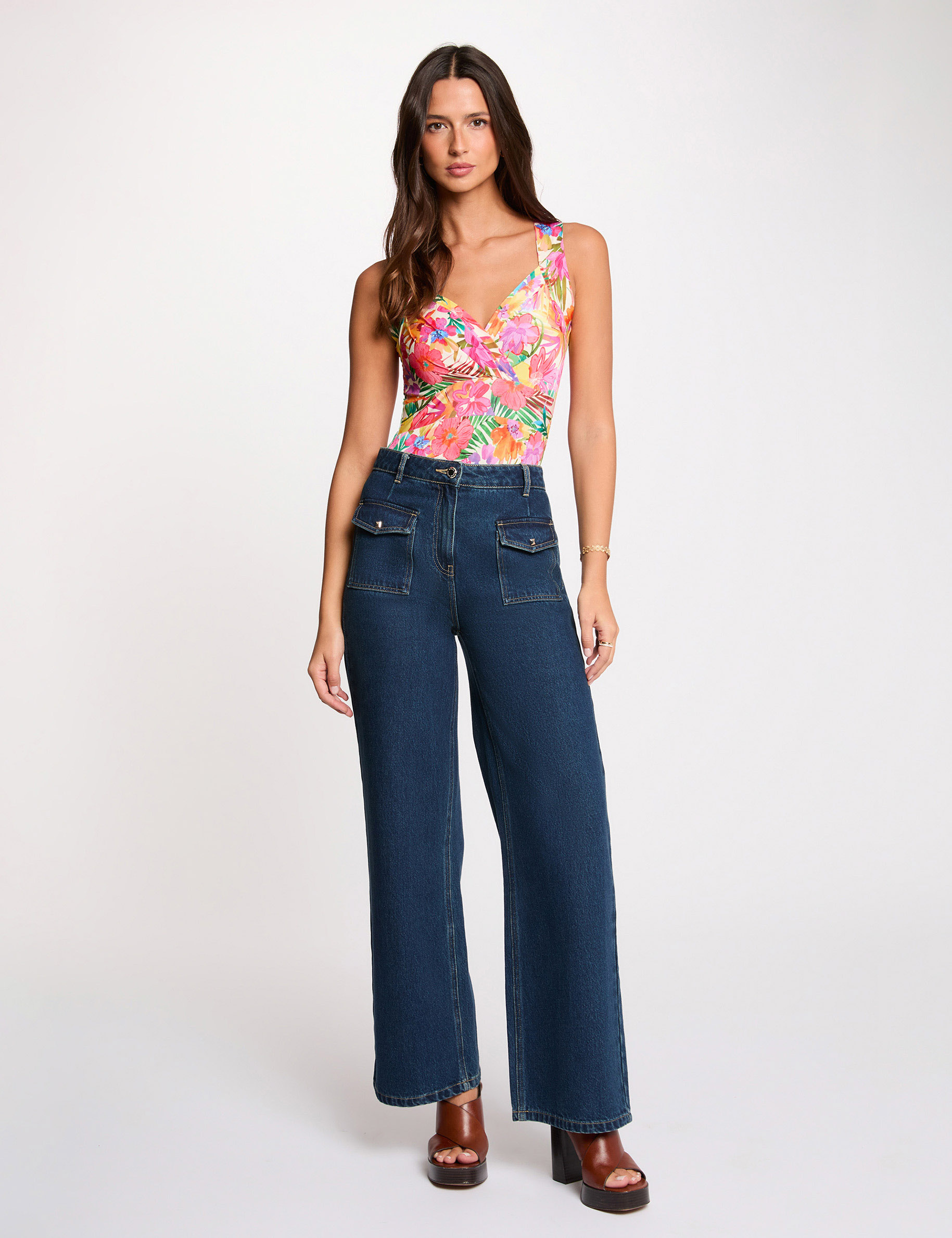 Camiseta ajustada cuello coraz&oacute;n multicolor mujer