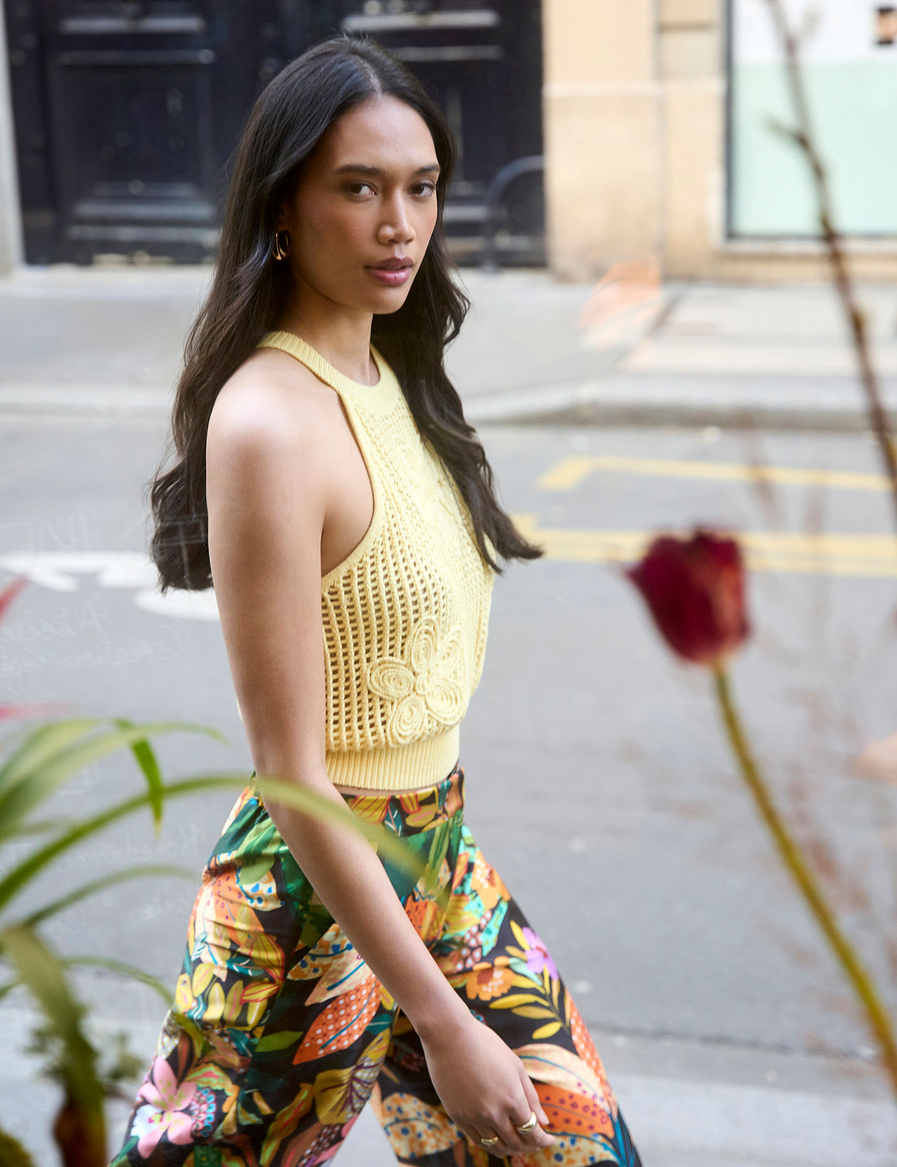 Top ajustado con cuello redondo amarillo claro mujer
