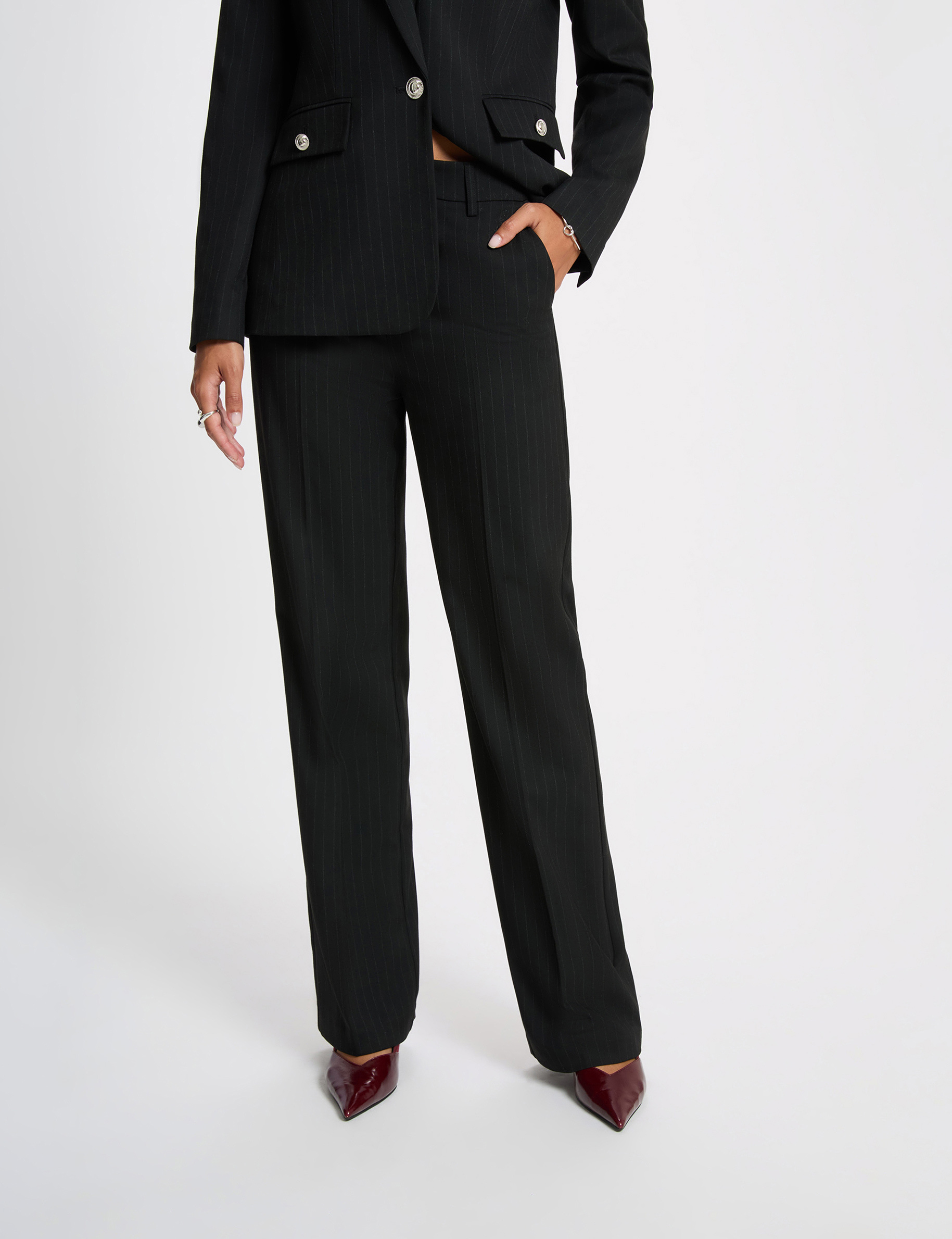 Pantal&oacute;n recto de tiro alto negro mujer
