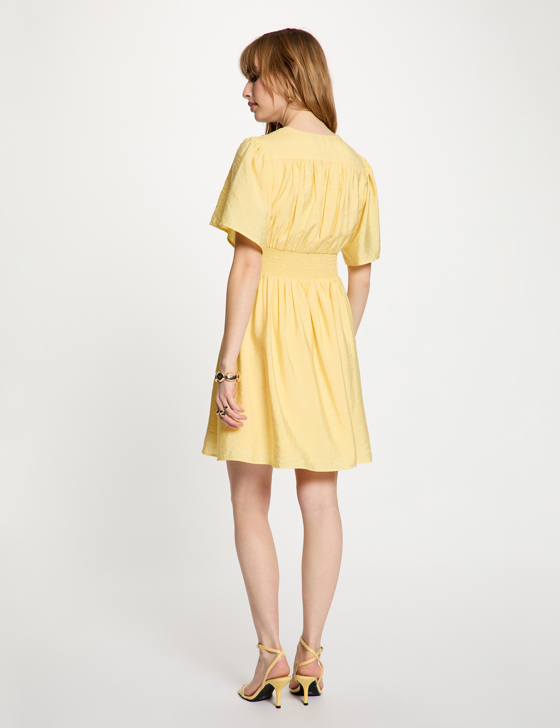Vestido corto plisado amarillo claro mujer