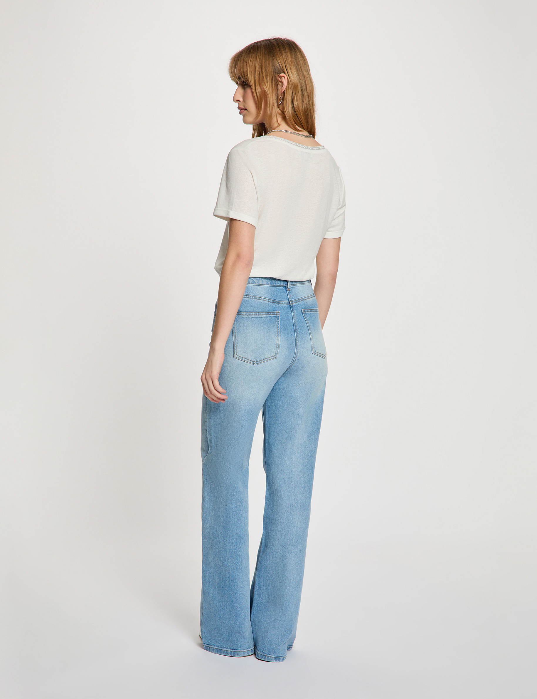 Camiseta con cuello en v con perlas blanco mujer