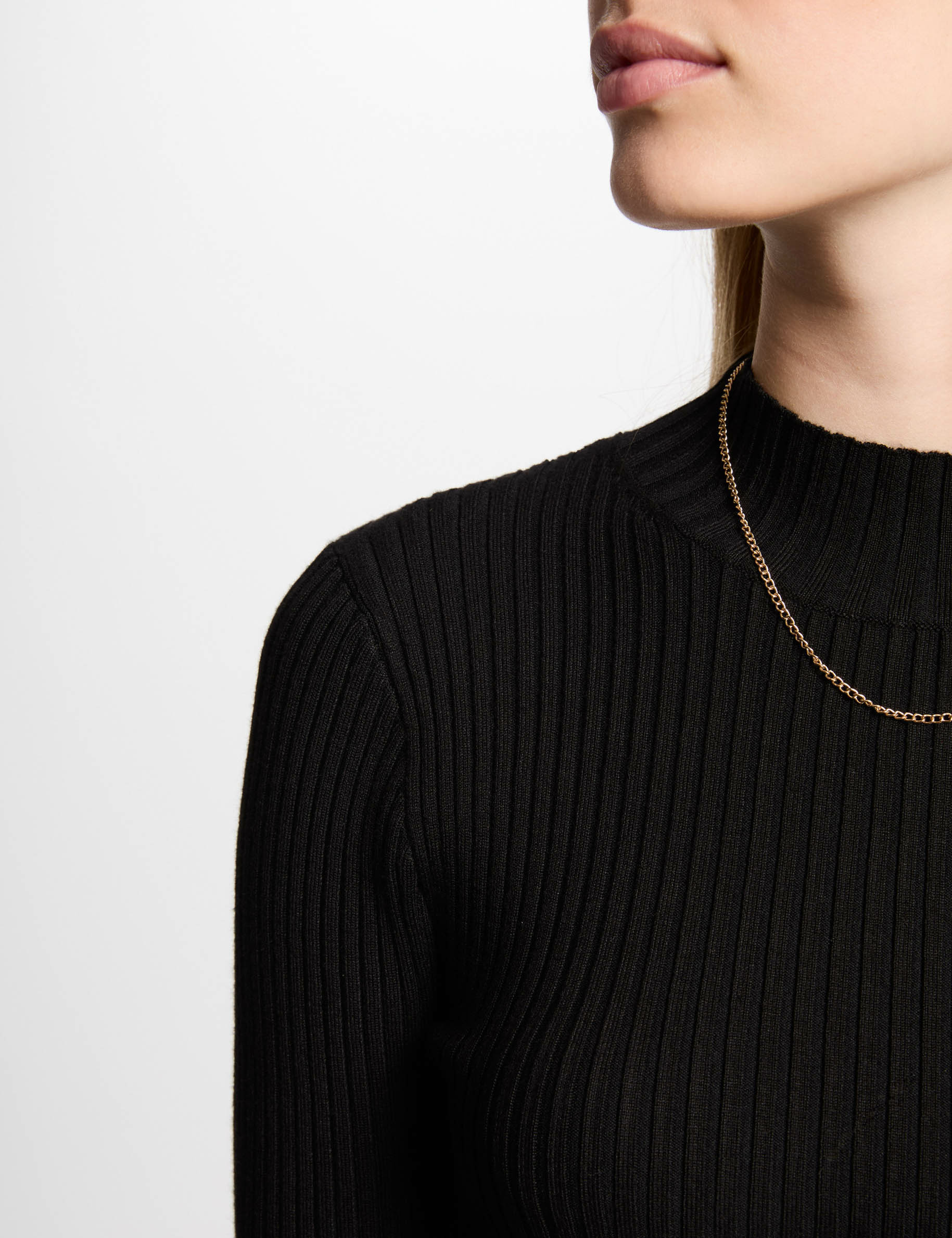 jersey cuello alto con encaje negro mujer Jersey cuello alto con encaje negro mujer