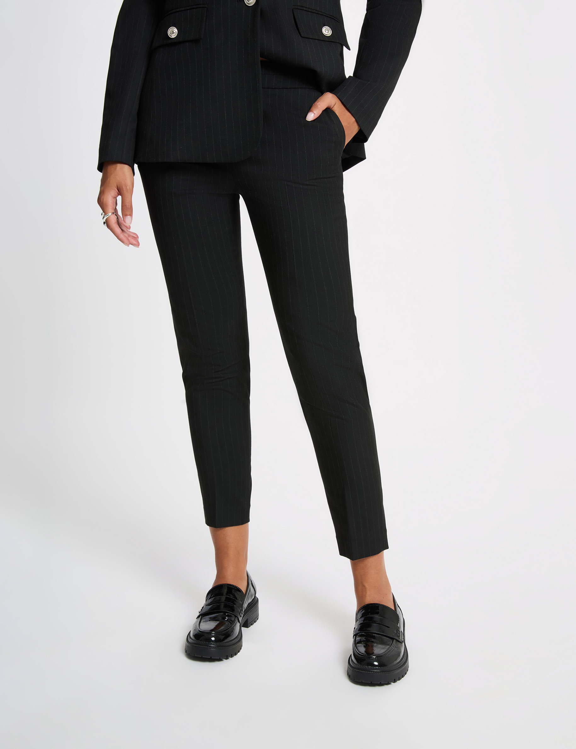 Pantal&oacute;n slim 7/8 negro mujer