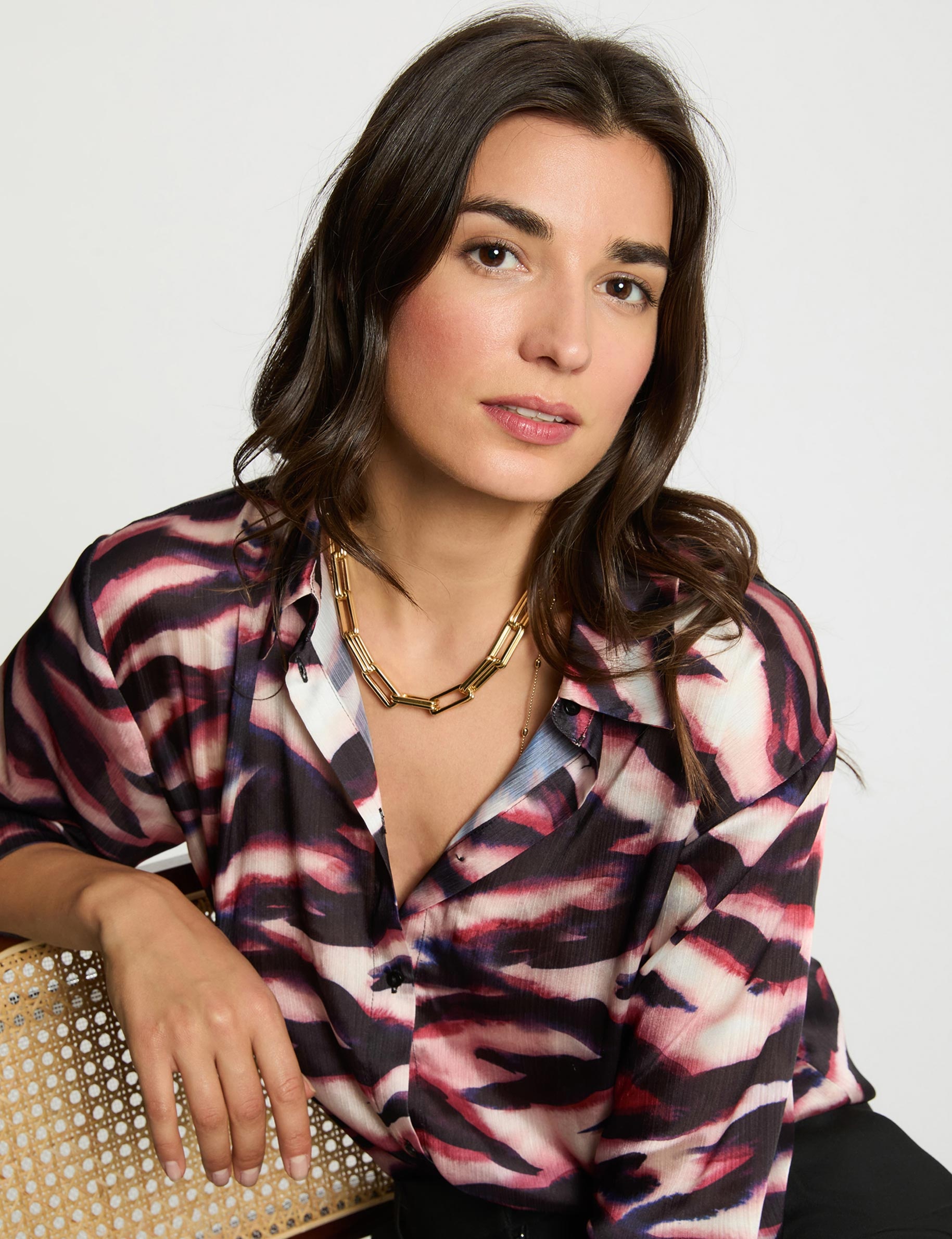 Camisa fluida con cuello abierto multicolor mujer