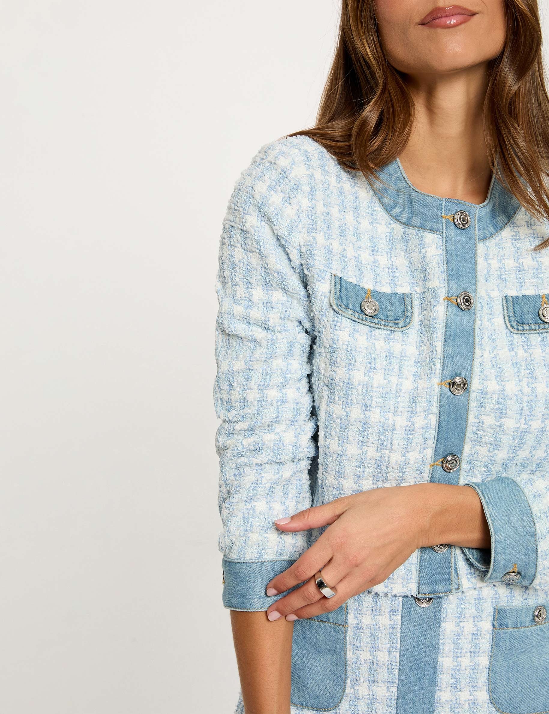 Chaqueta entallada cuello redondo azul cielo mujer