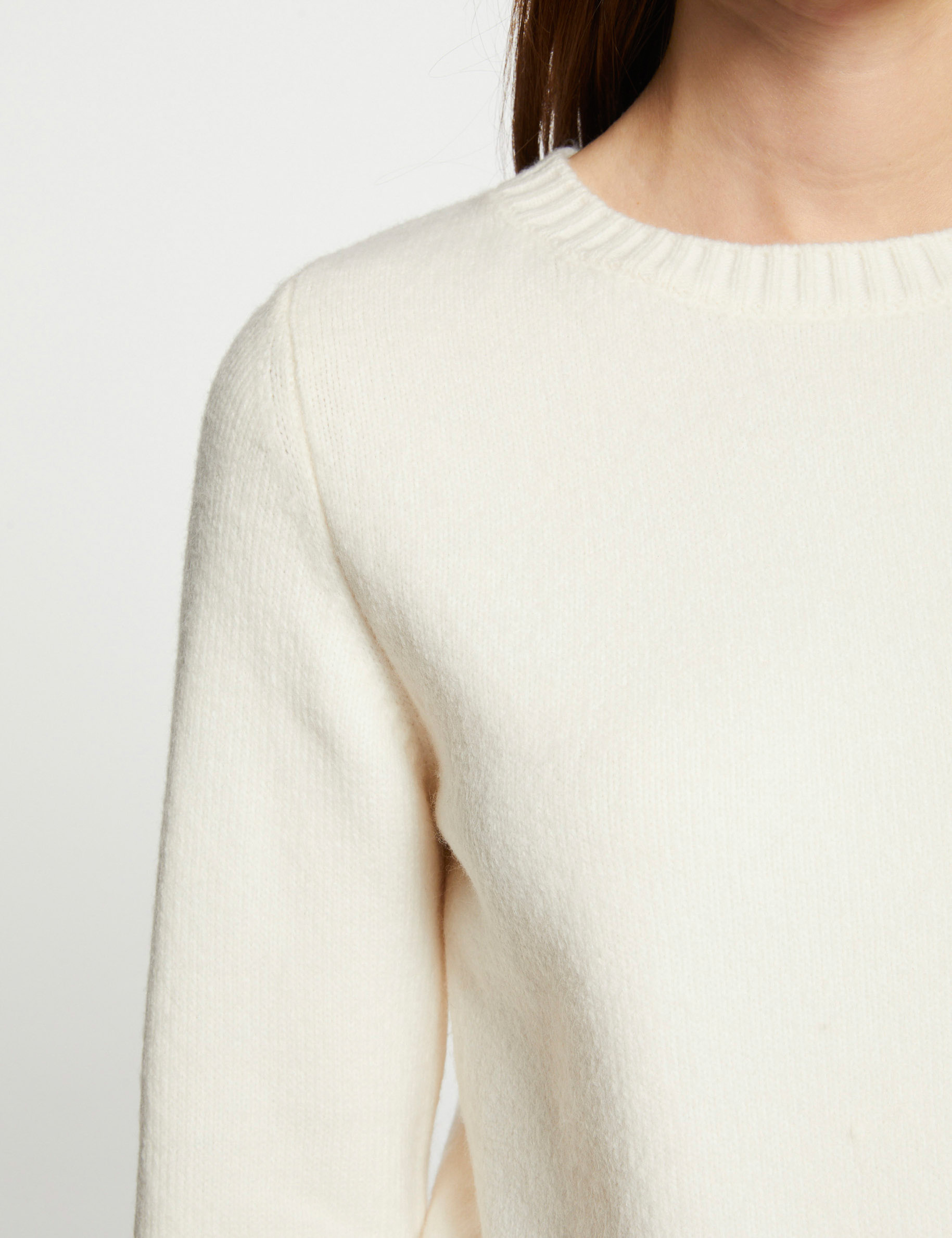 Jersey manga larga con cuello redondo marfil mujer