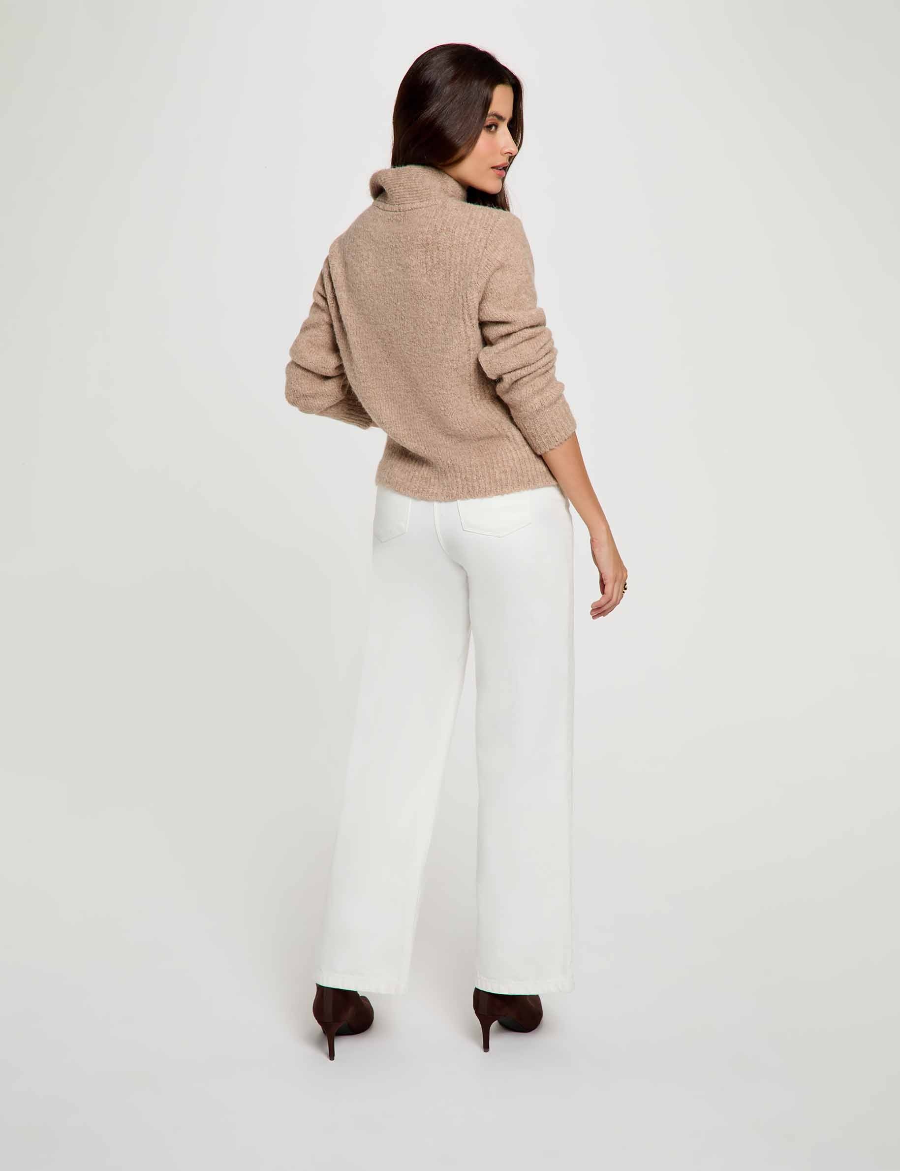 Jersey de cuello alto beis medio mujer