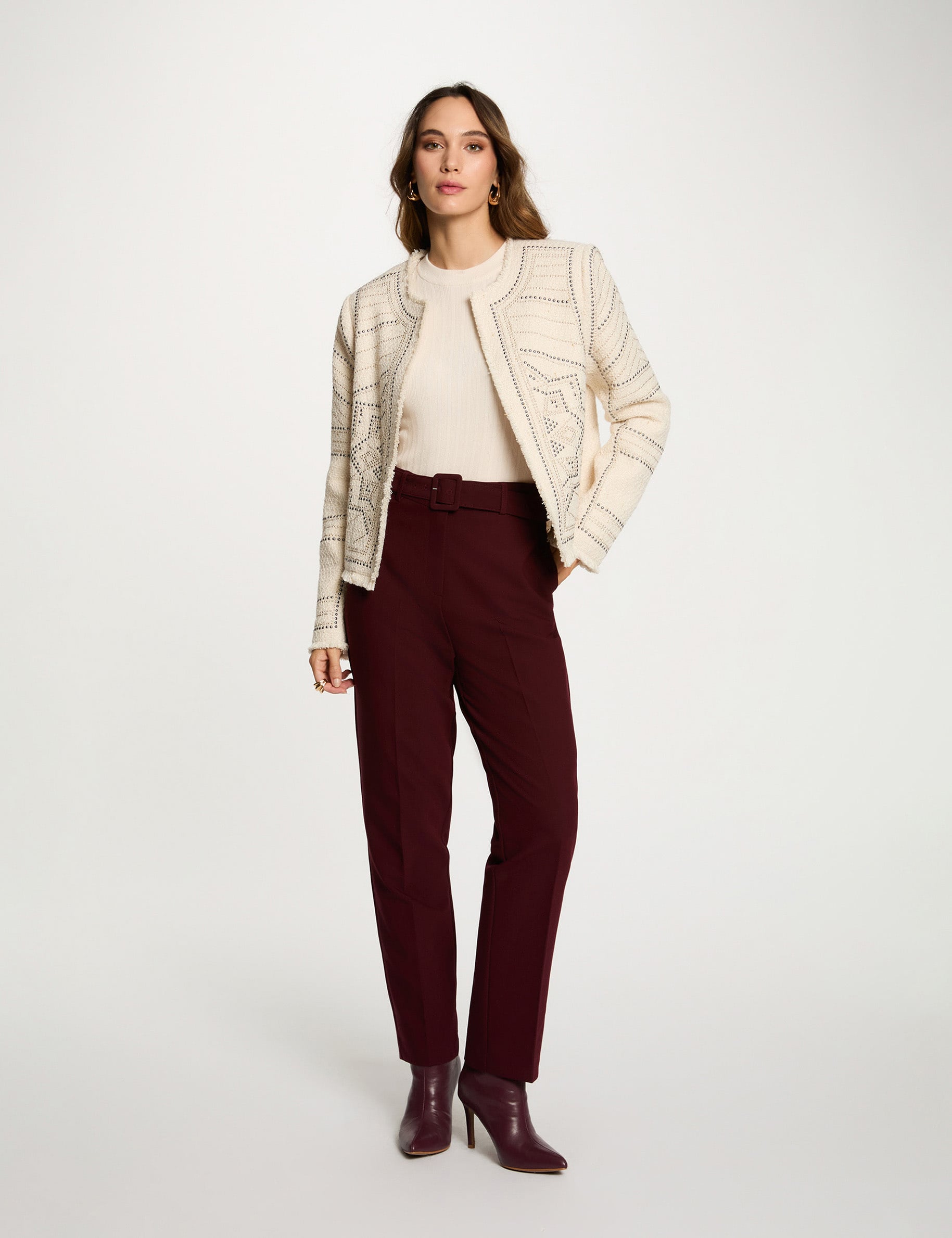 Chaqueta recta con tachuelas marfil mujer