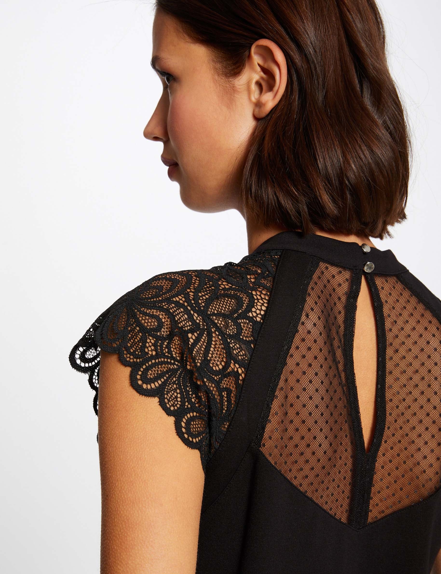 Camiseta encaje cuello alto negro mujer