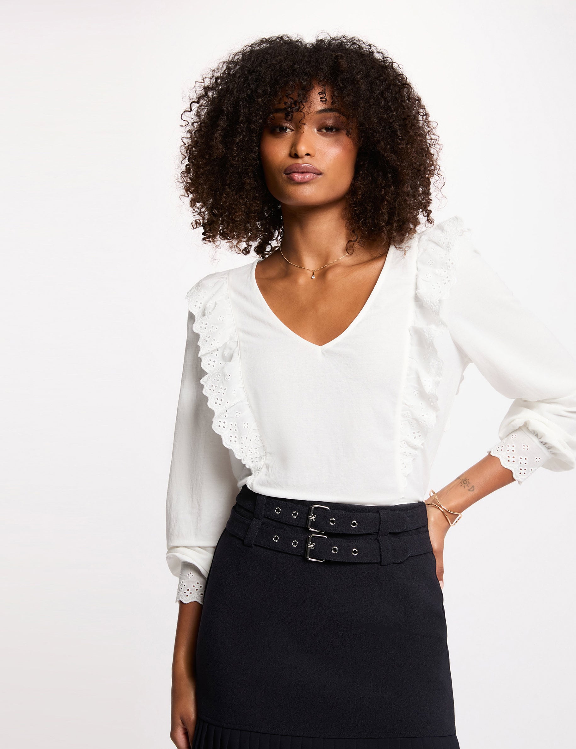 Camiseta bordada cuello en v blanco mujer