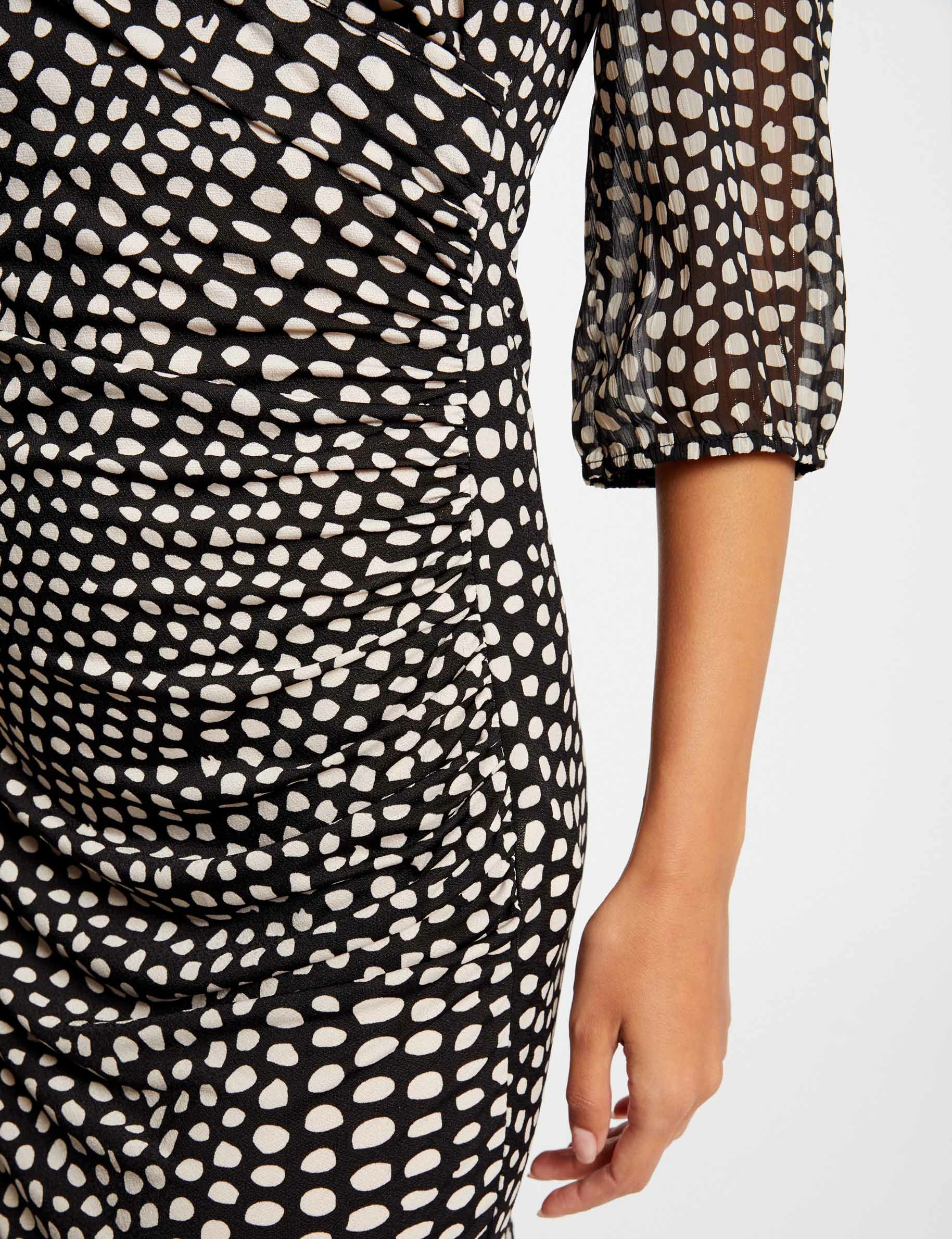 Vestido ajustado drapeado estampado negro mujer