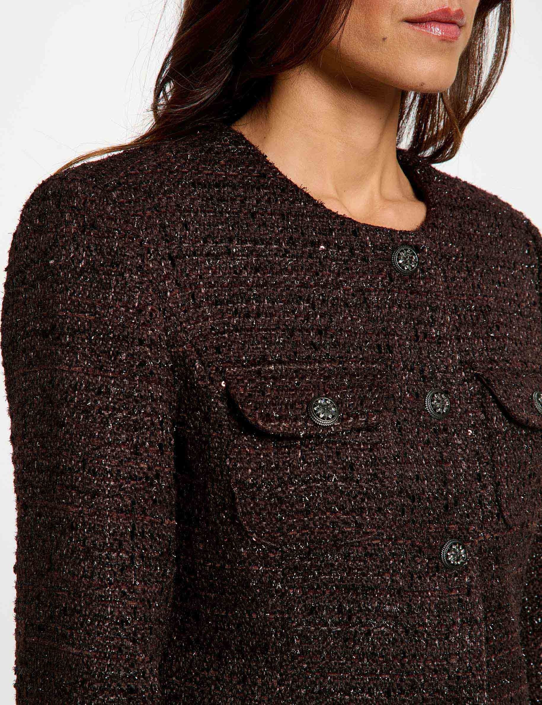 Chaqueta entallada con cuello redondo marr&oacute;n oscuro mujer