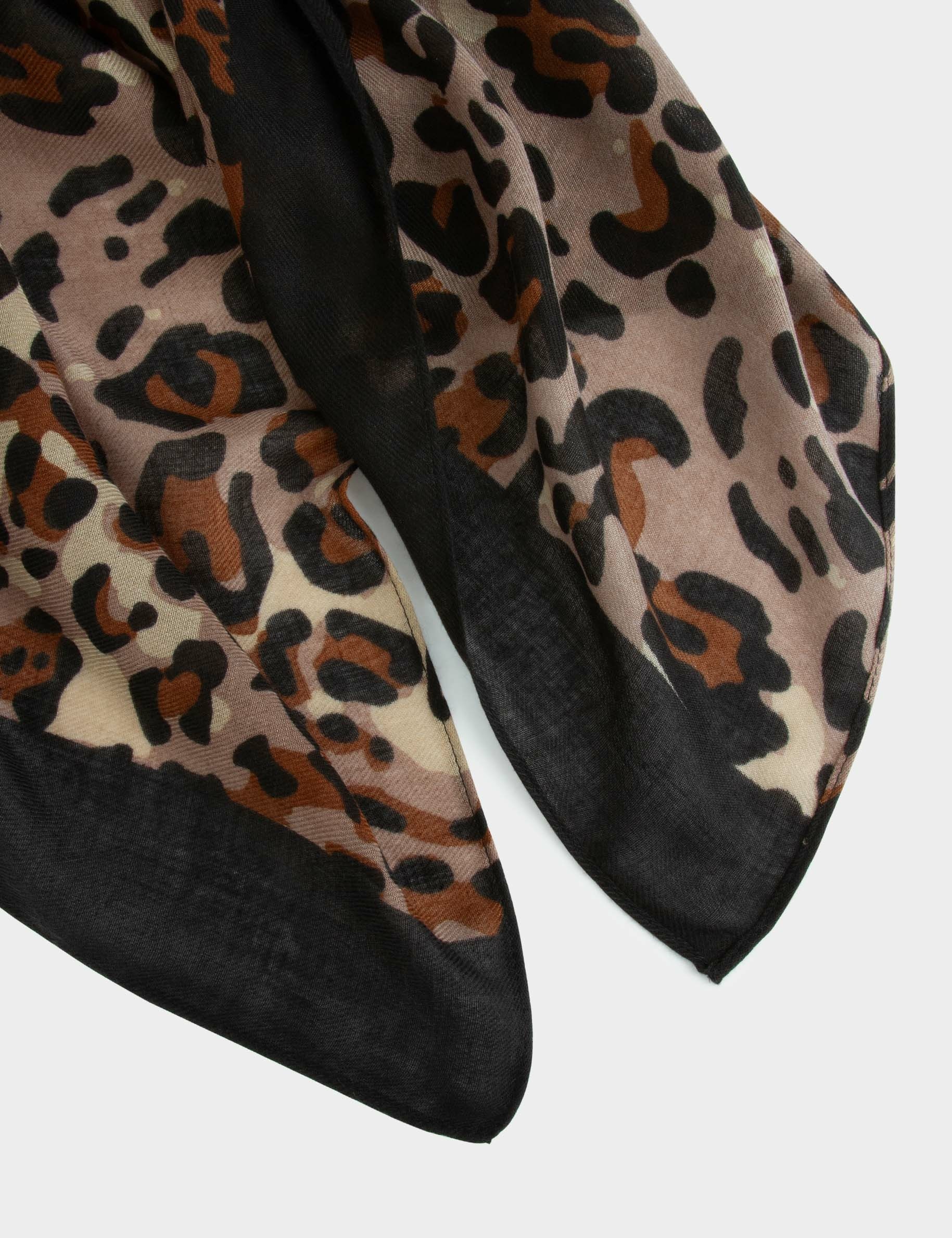 fular estampado animal marron mujer Fular estampado animal marrón mujer