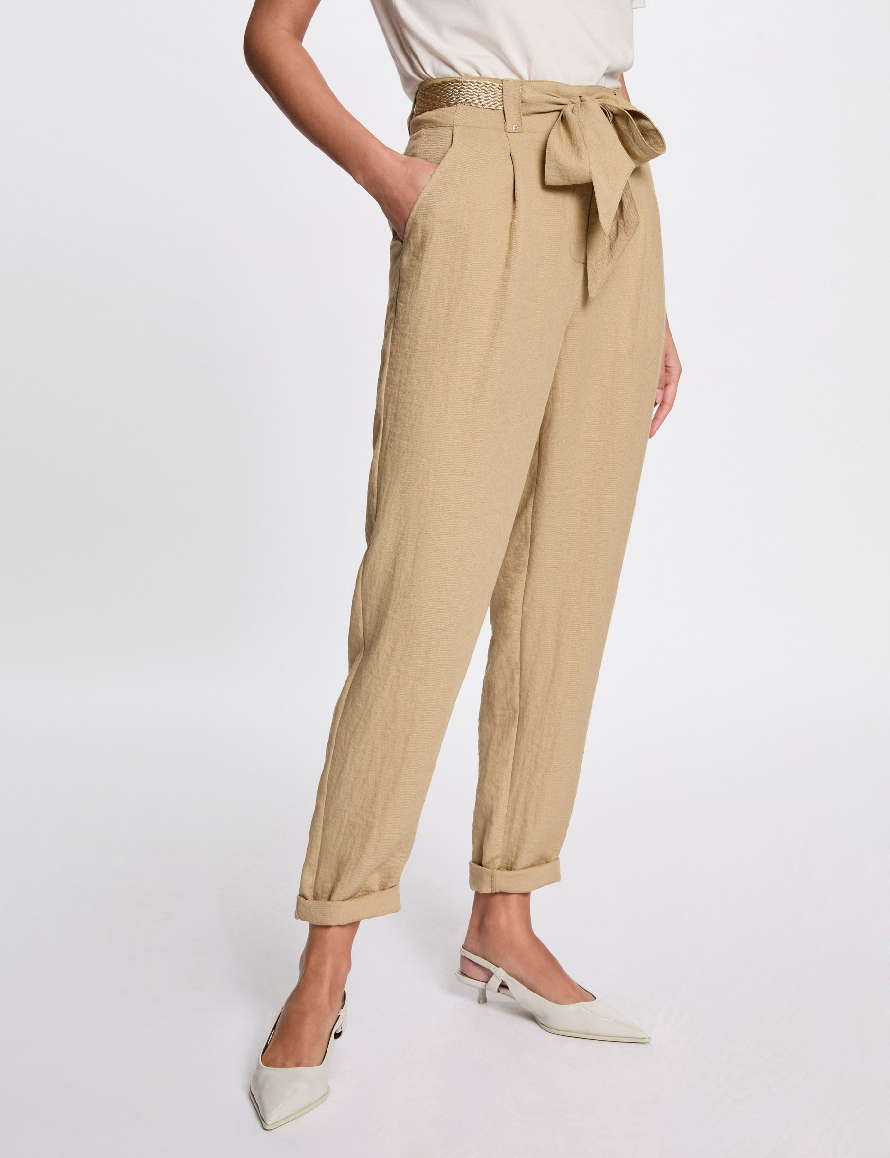 pantalon estrecho en pernera beige mujer Pantalón estrecho en pernera beige mujer