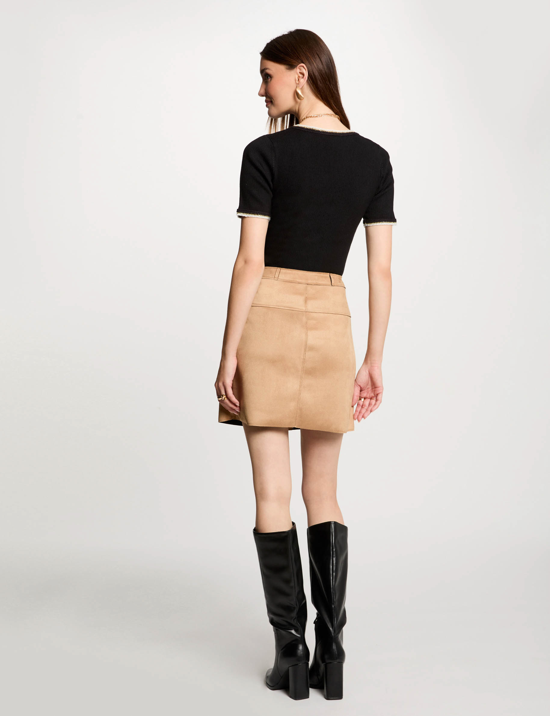 falda corta recta de antelina camel mujer Falda corta recta de antelina cámel mujer