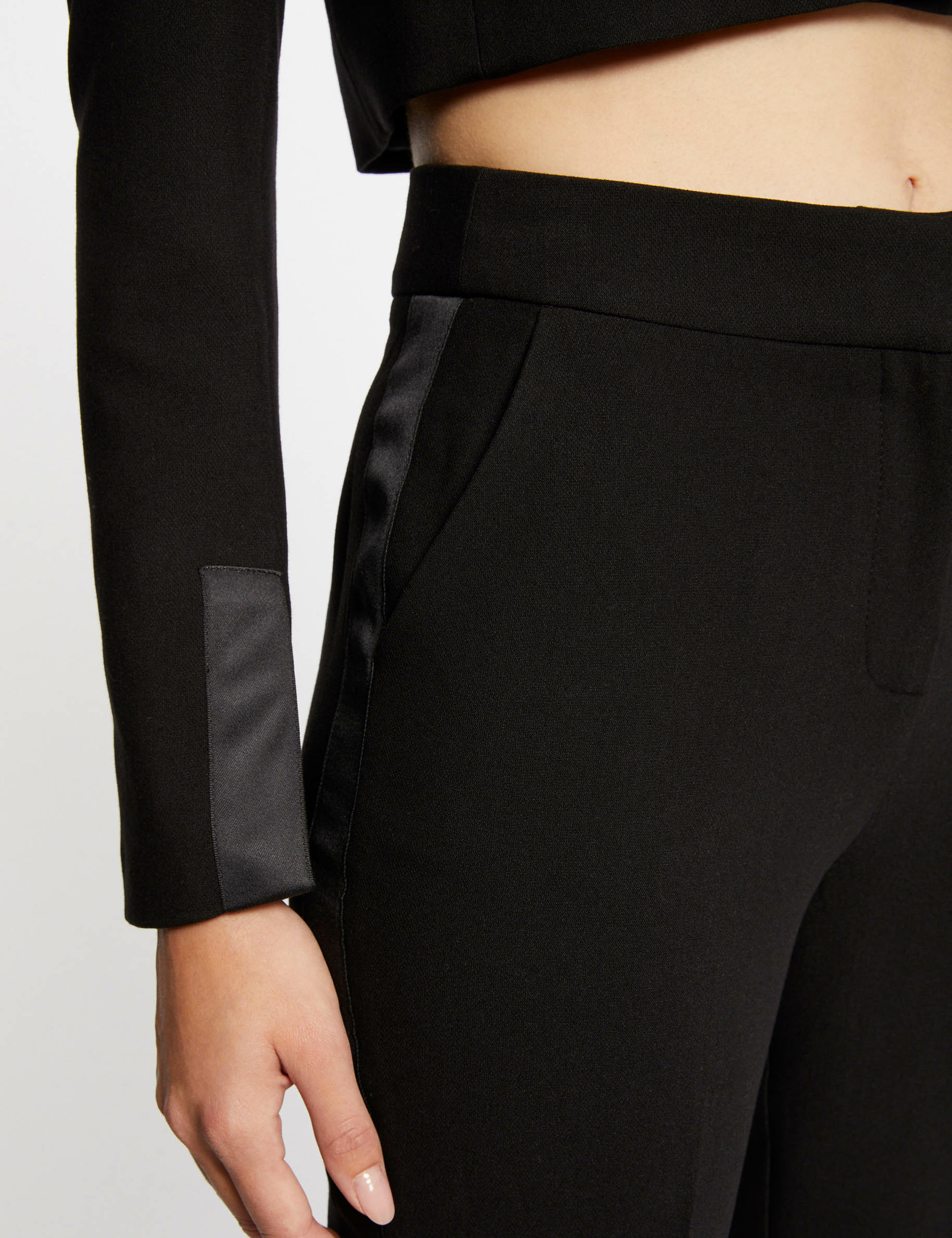 Pantalón de esmoquin flare bandas satén negro mujer