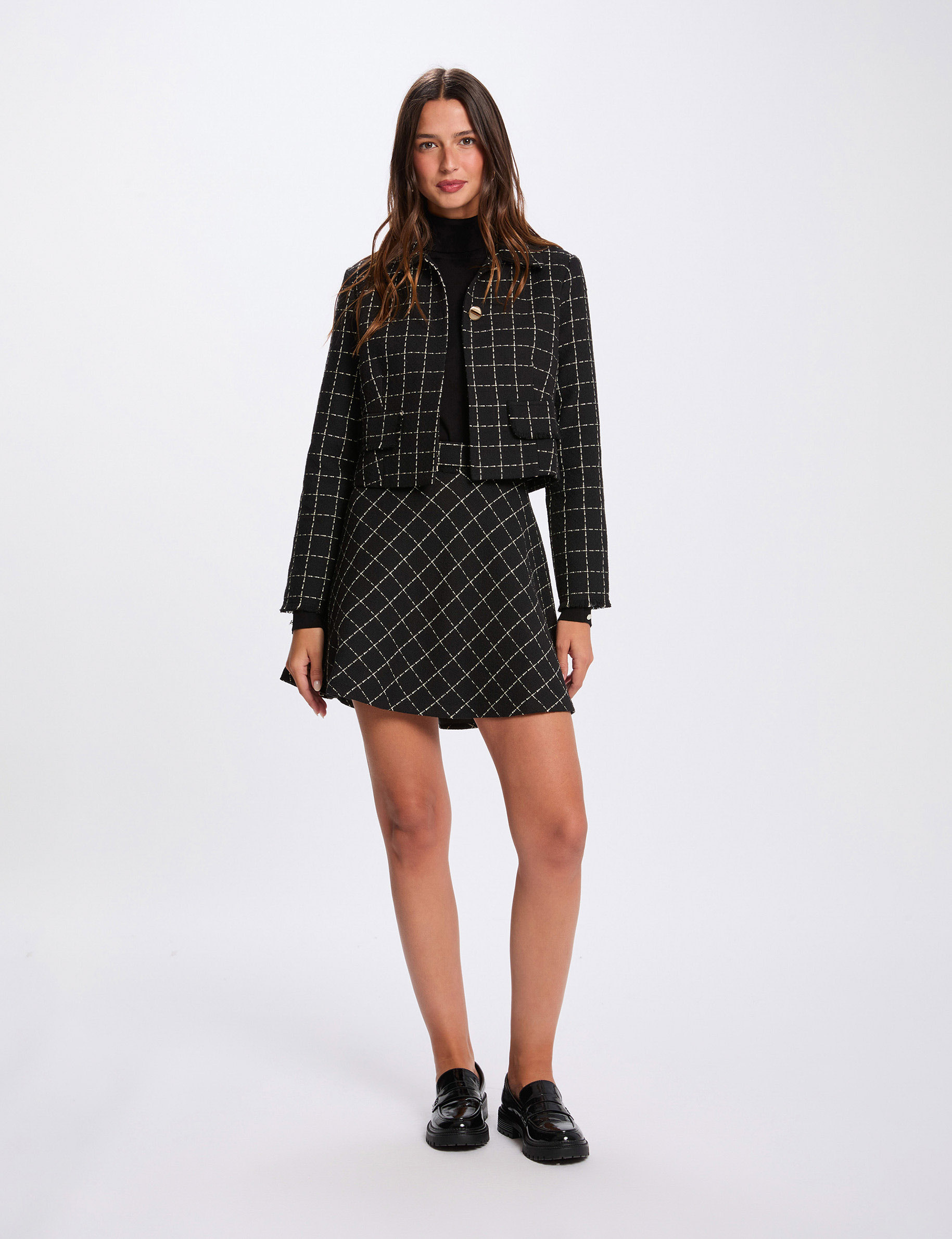 Chaqueta corta entallada negro mujer