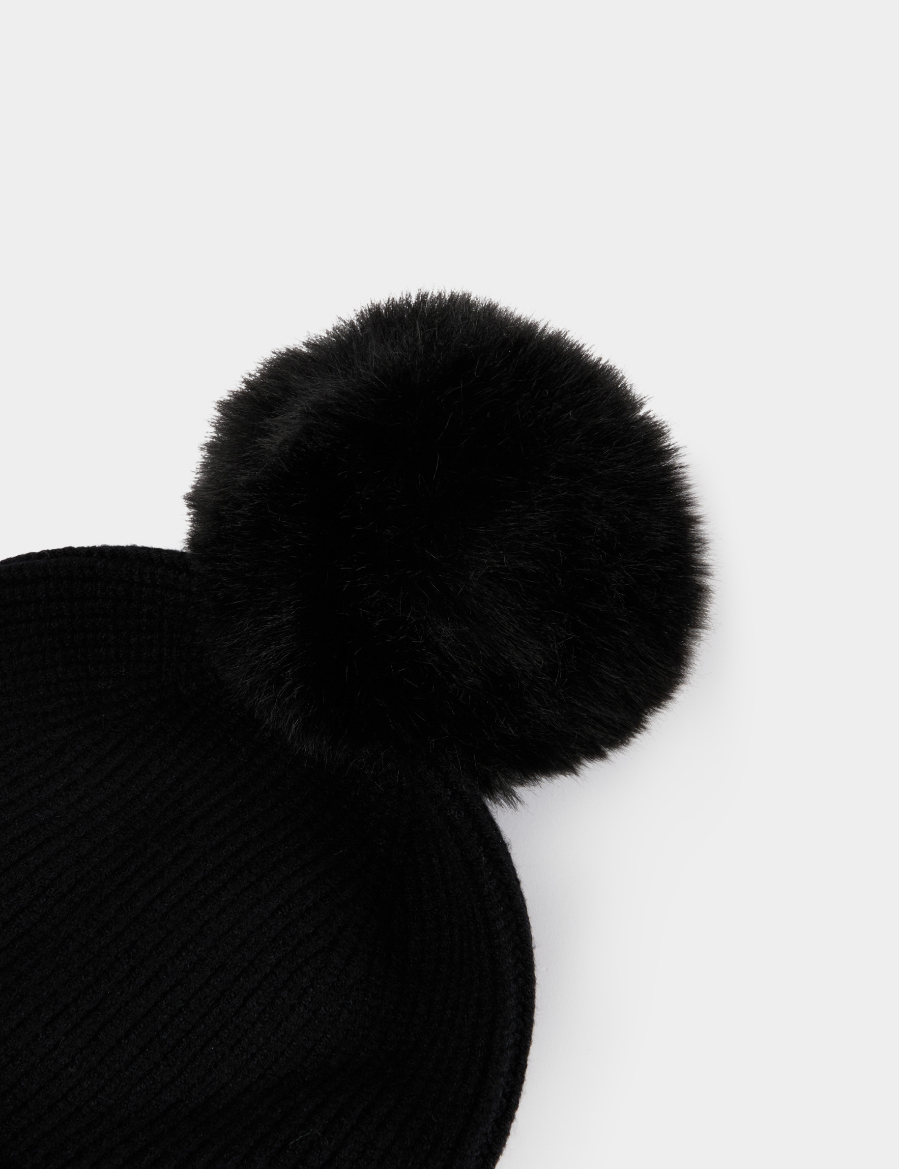 Gorro con pompon negro mujer