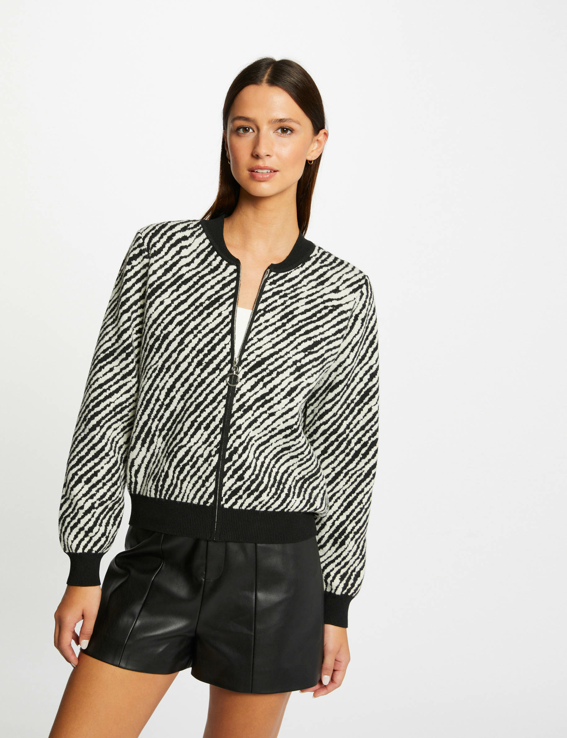 cardigan con cremallera estampado animal beige mujer Cárdigan con cremallera estampado animal beige mujer